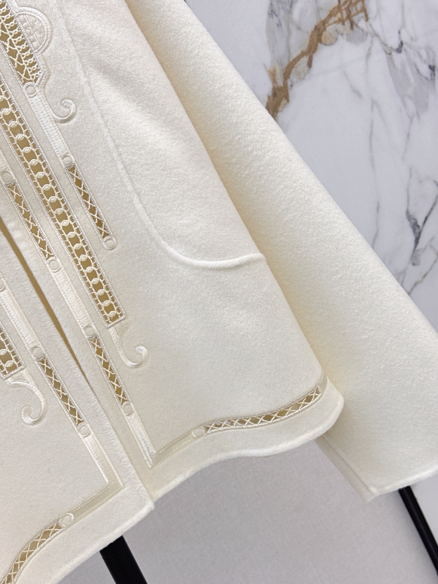 Her 26fw embroidery woolen jacket