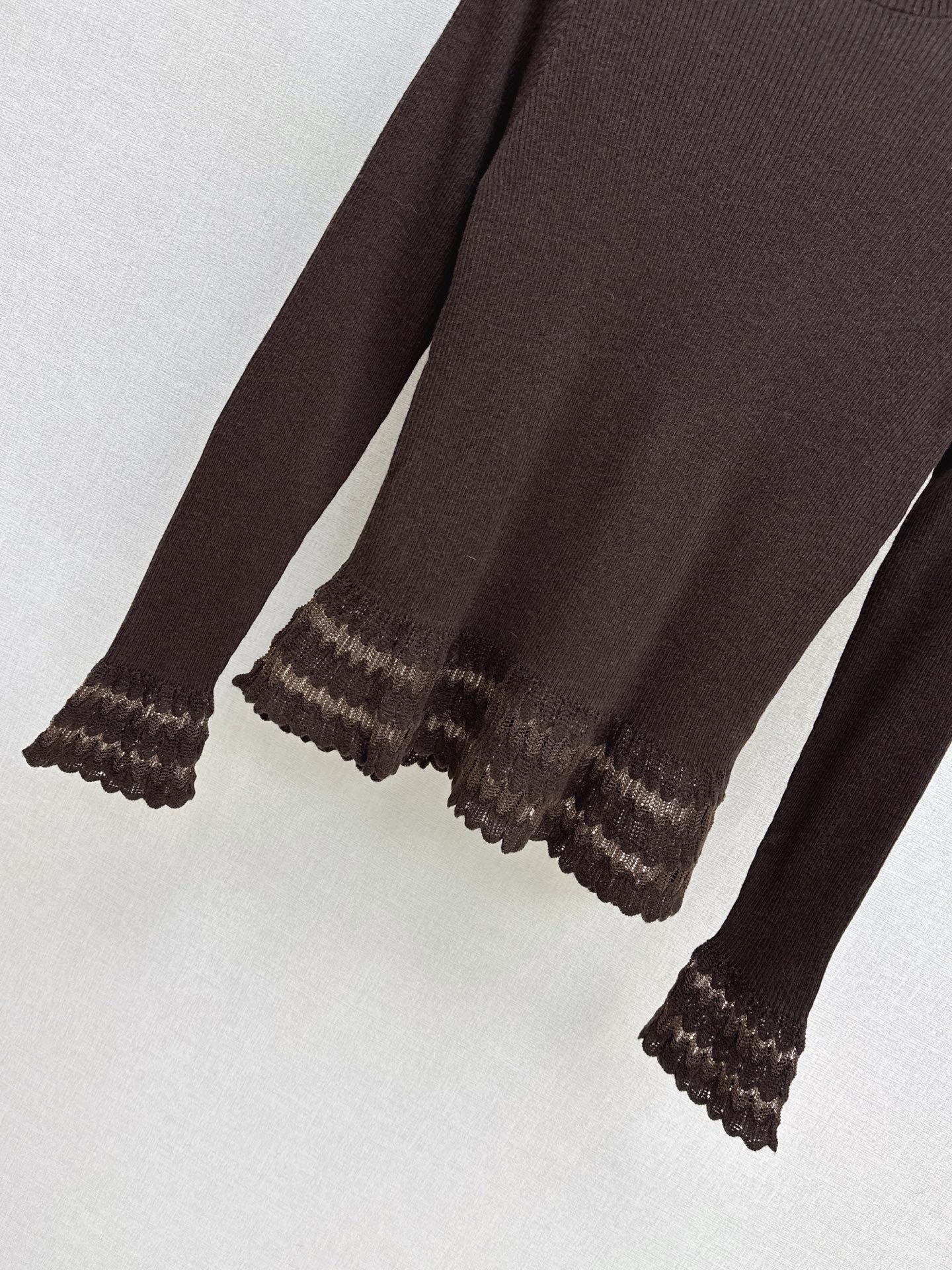 ES 26fw ruffle basic tee