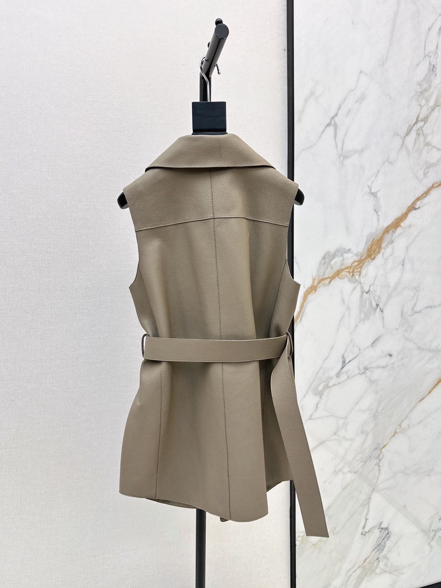 Her 26fw belted leather vest jacket