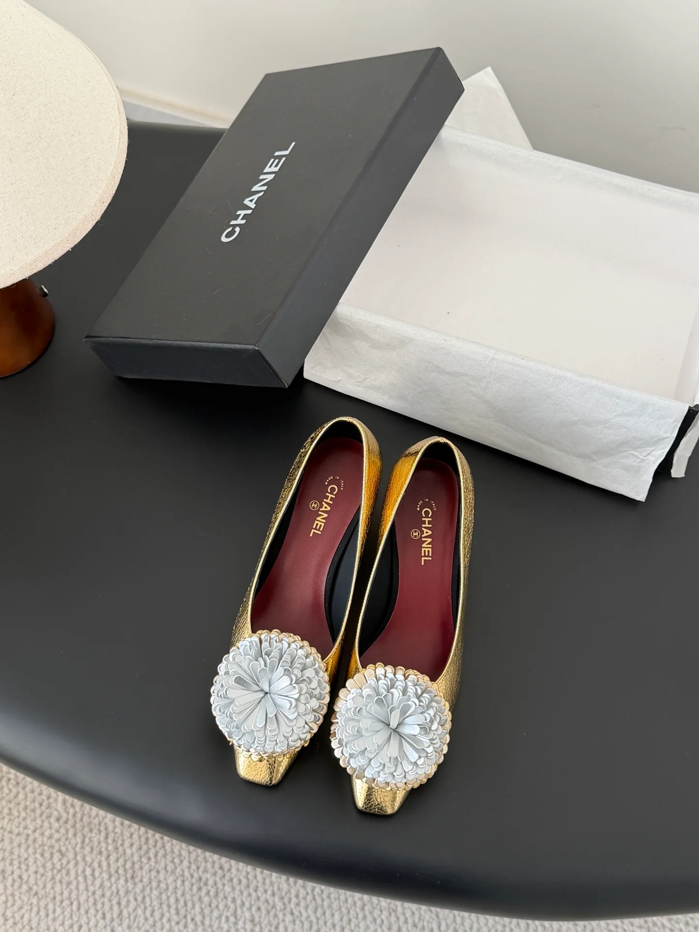 Chan 26K camellia flower chunky heels