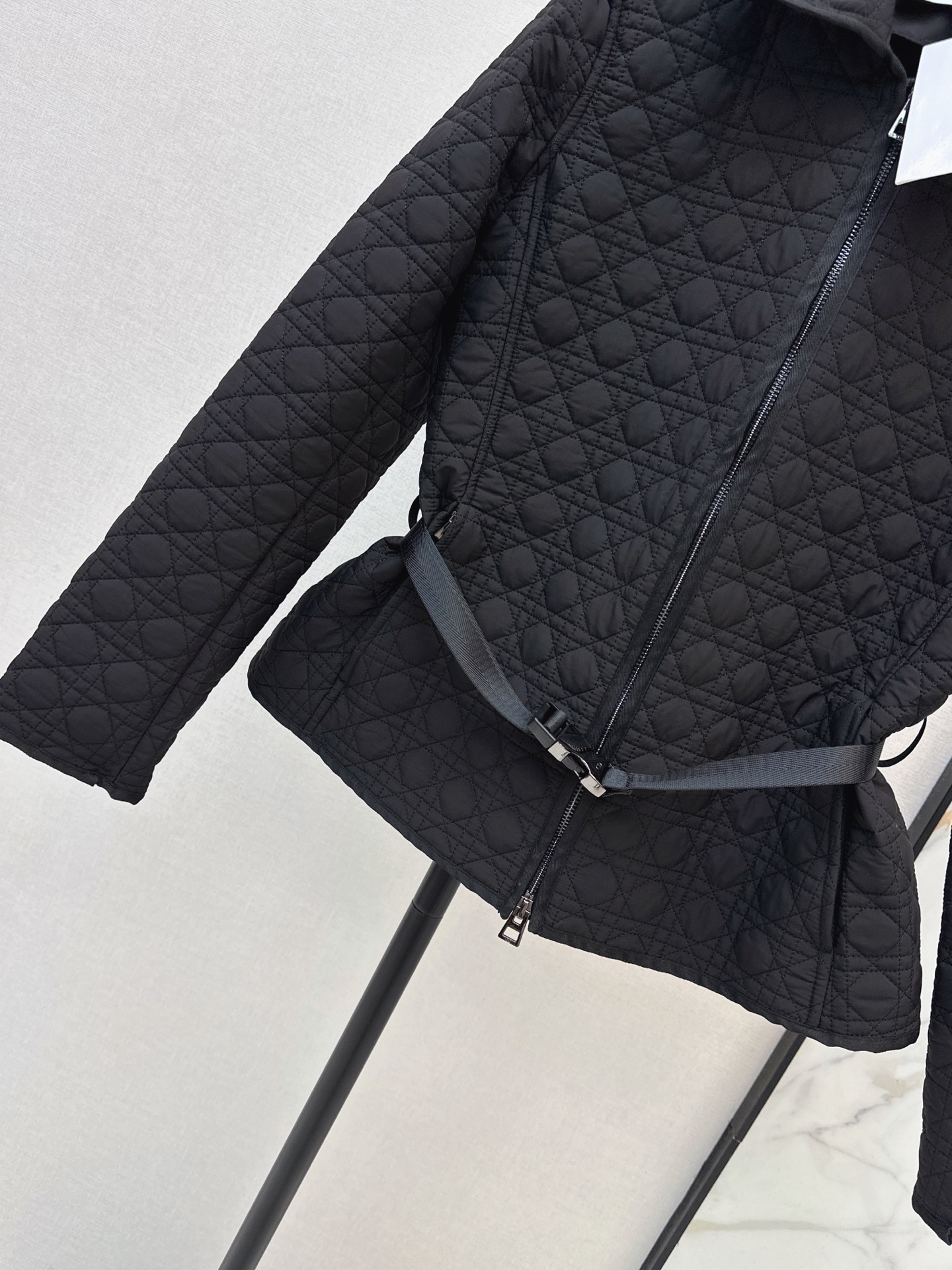 CD 26fw belted padded jacket
