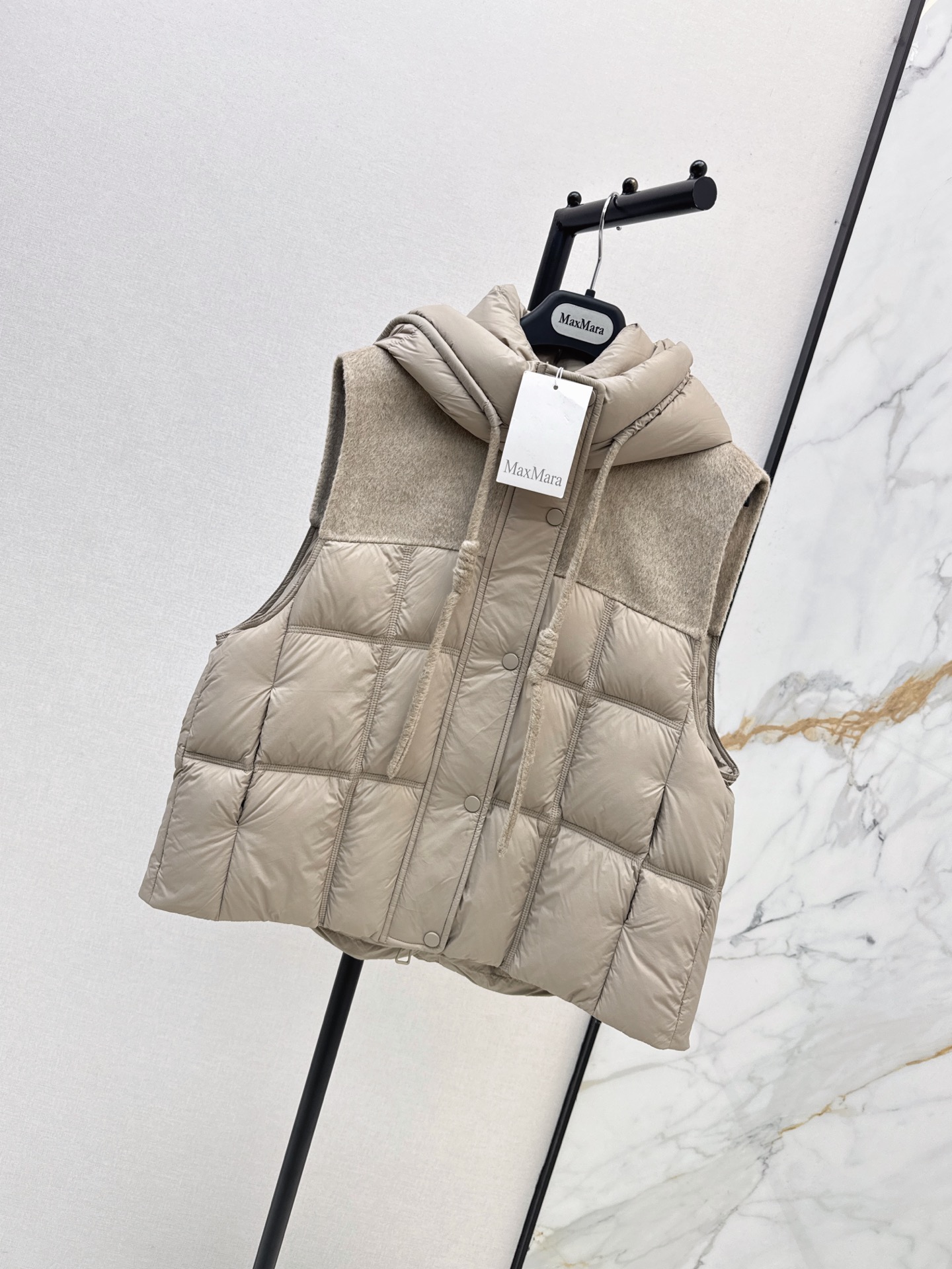 Max 26fw knit contract hooded down vest