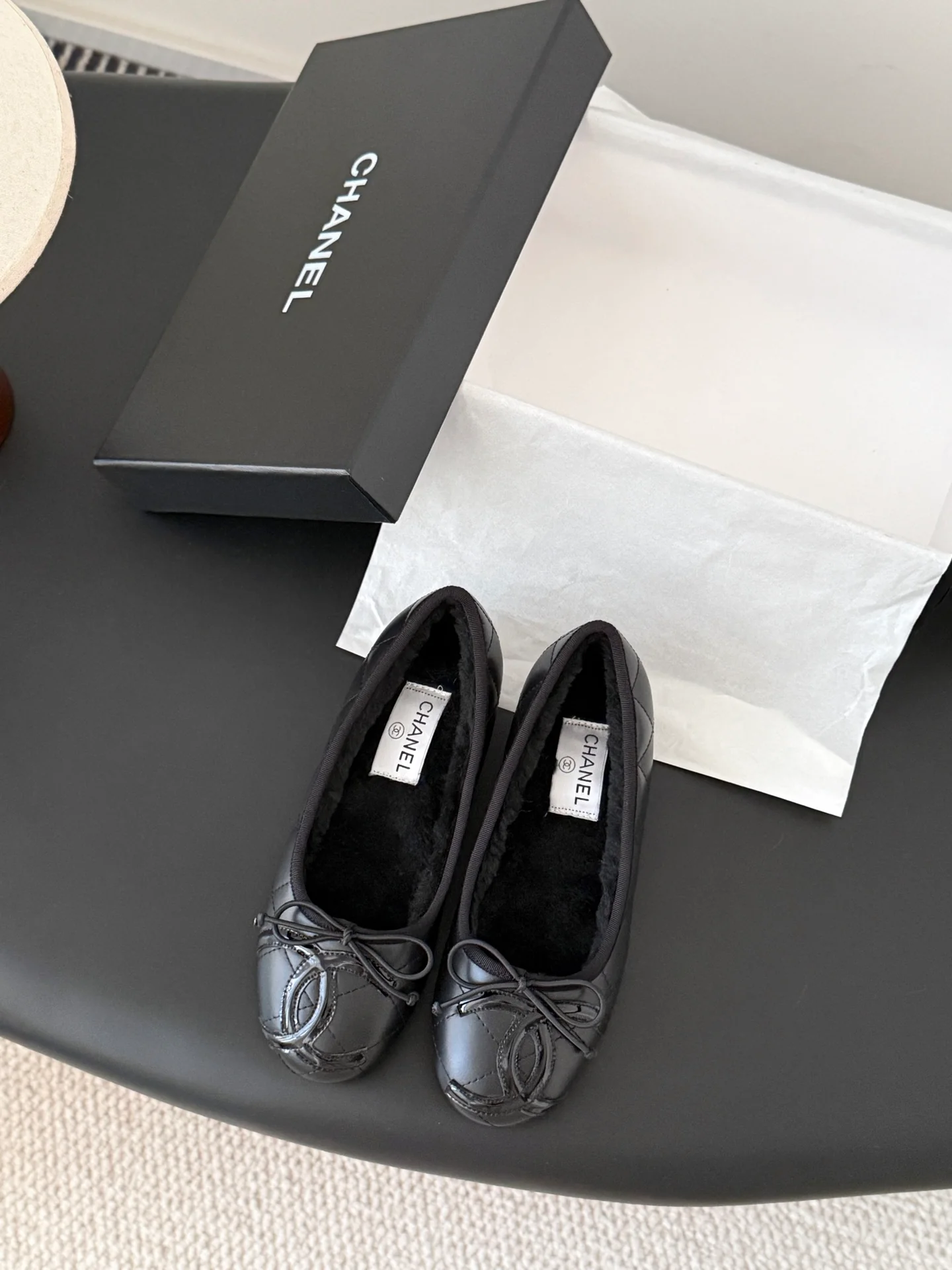 Chan 25fw fleece lined flats