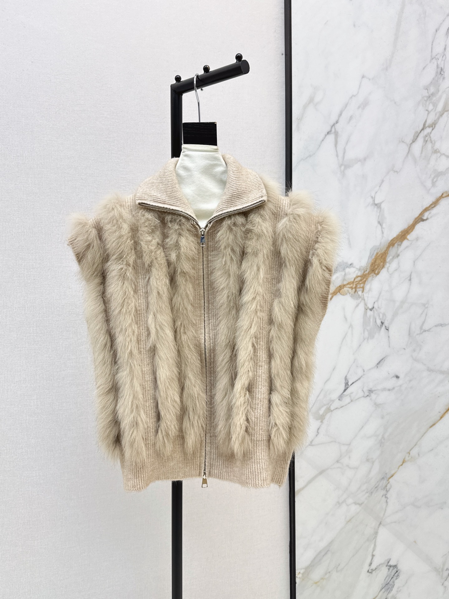 Fen 26fw fur-trim knit vest