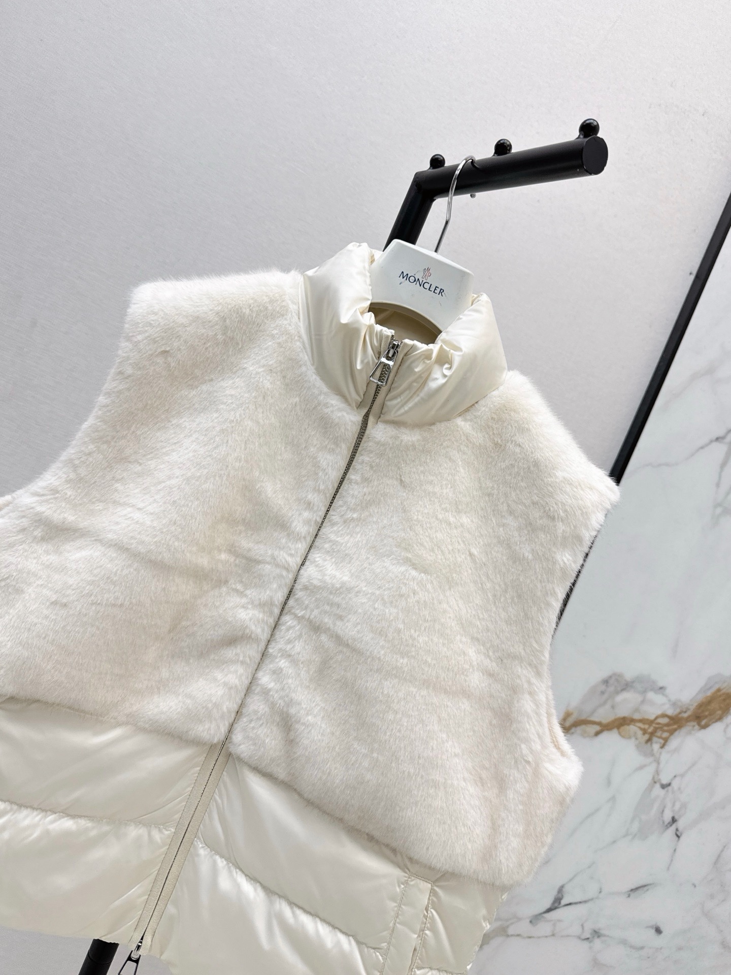 Monc 26fw faux-fur puffer vest