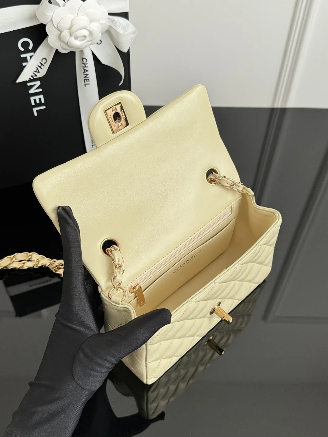 Chan cf20 chain shoulder bag