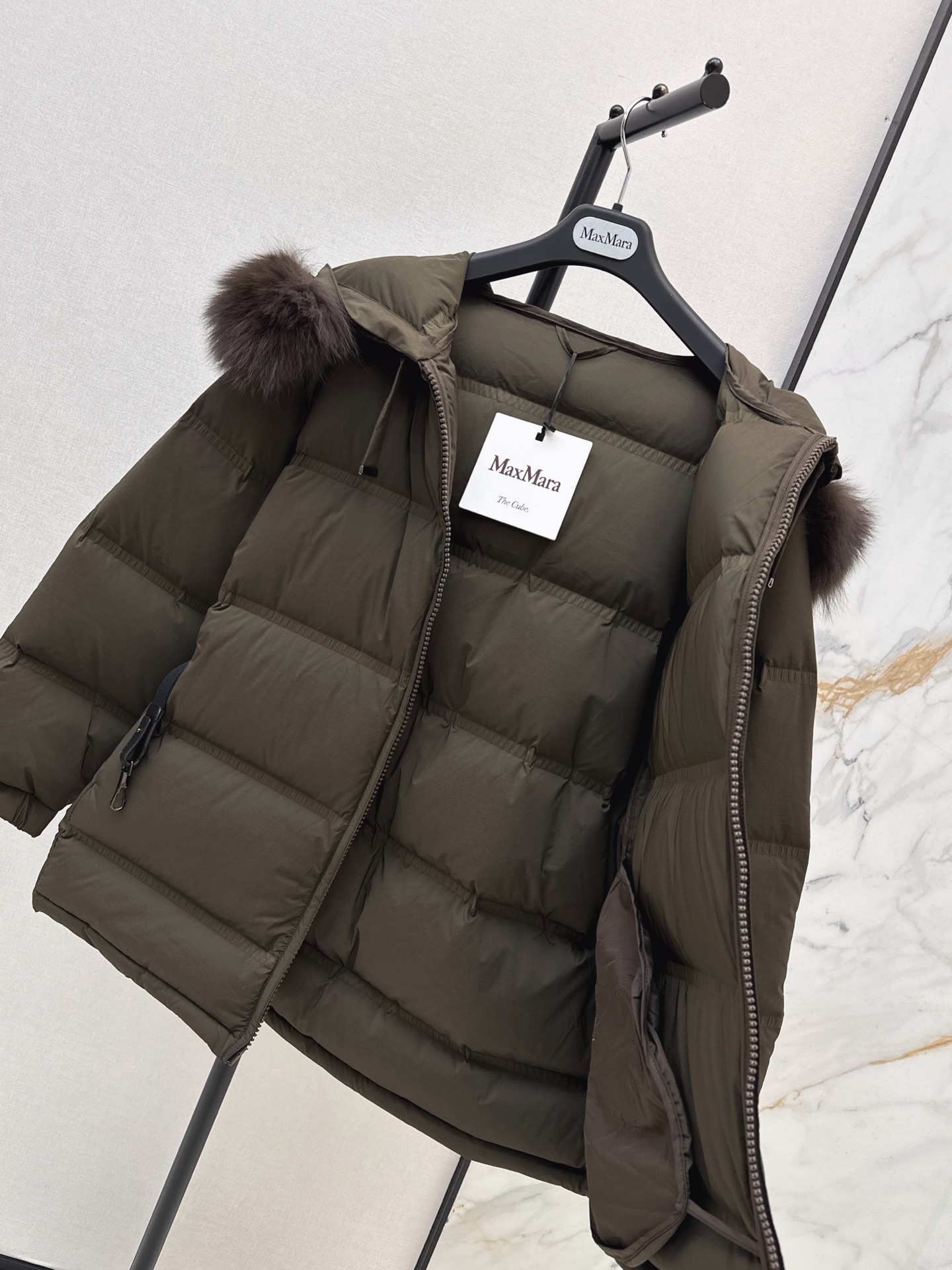 Max 26fw fur-trim hooded belted down jacket
