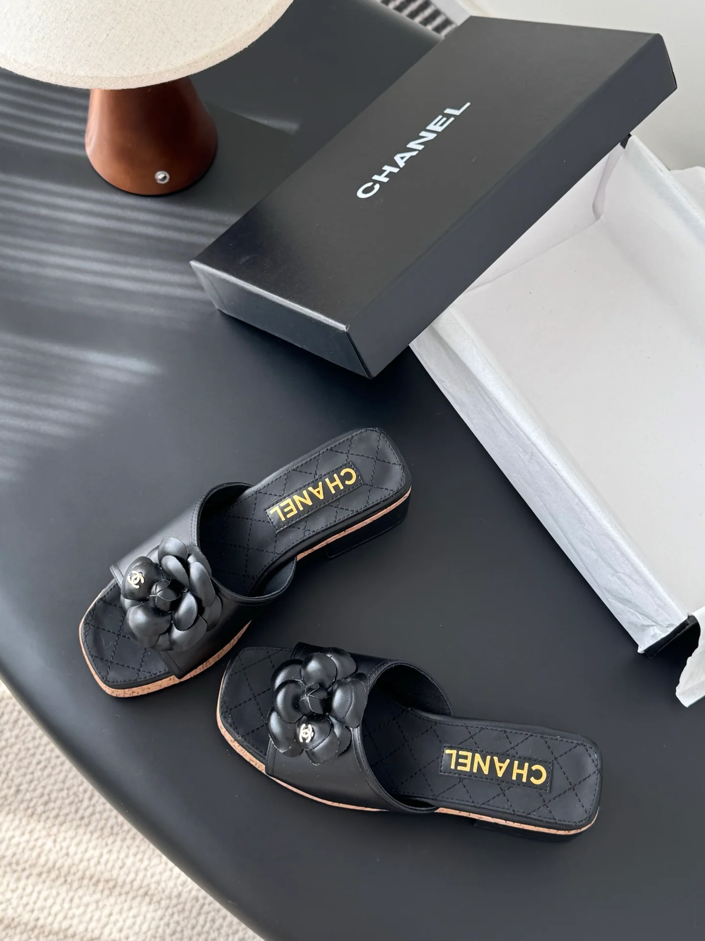 Chan 26ss camellia sides sandals