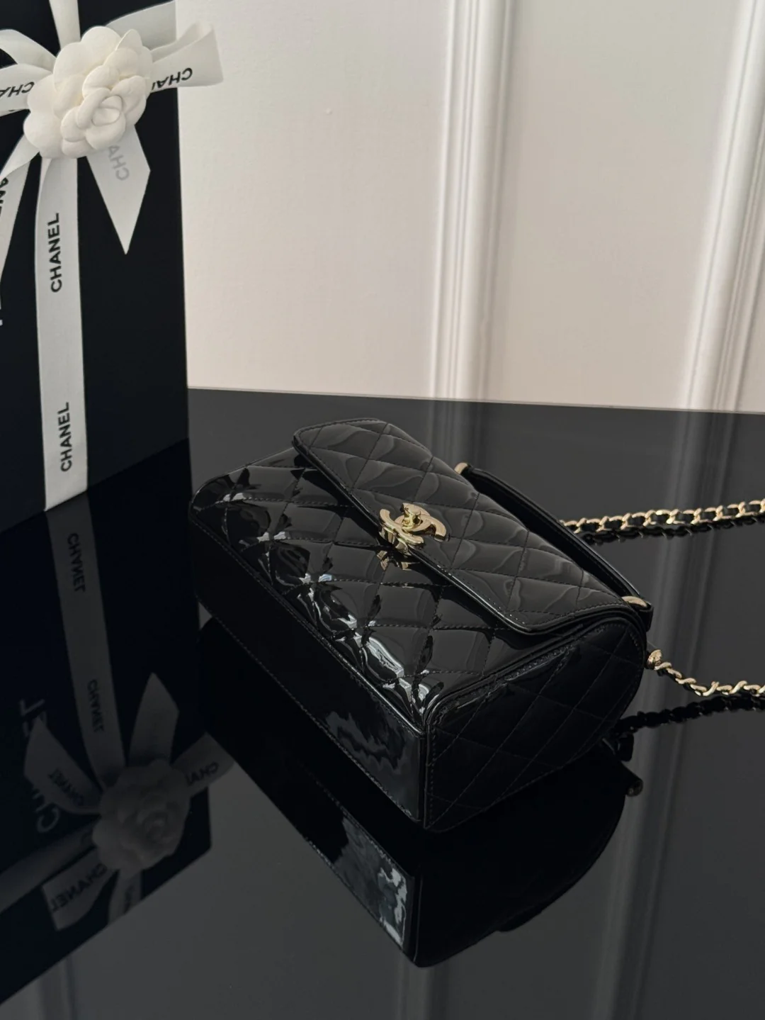 Chan 23K chain shoulder bag