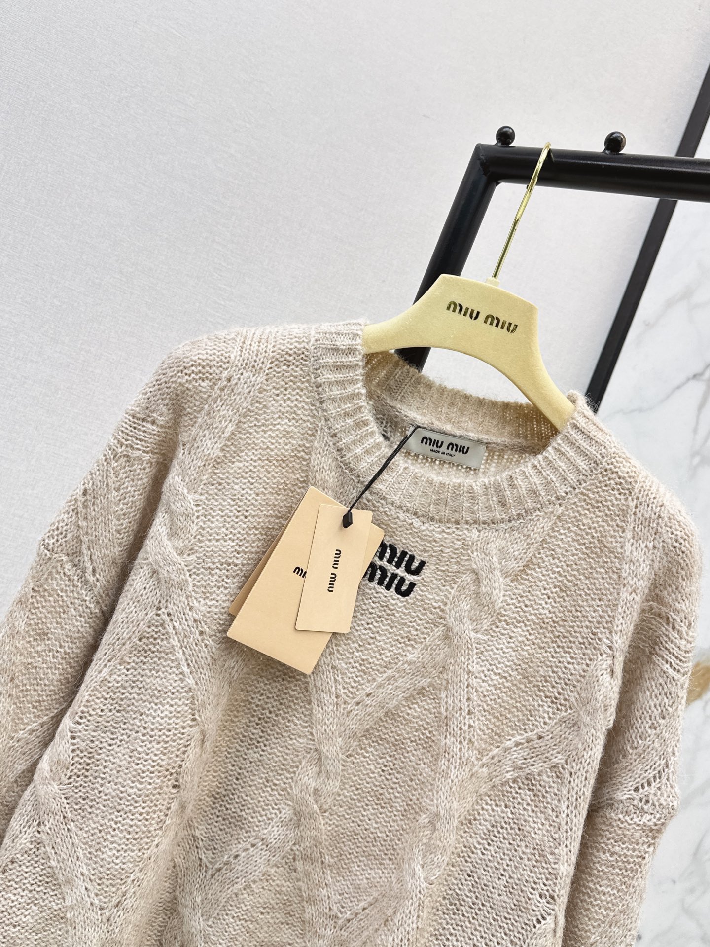 Miu 26fw letter embroidery sweater