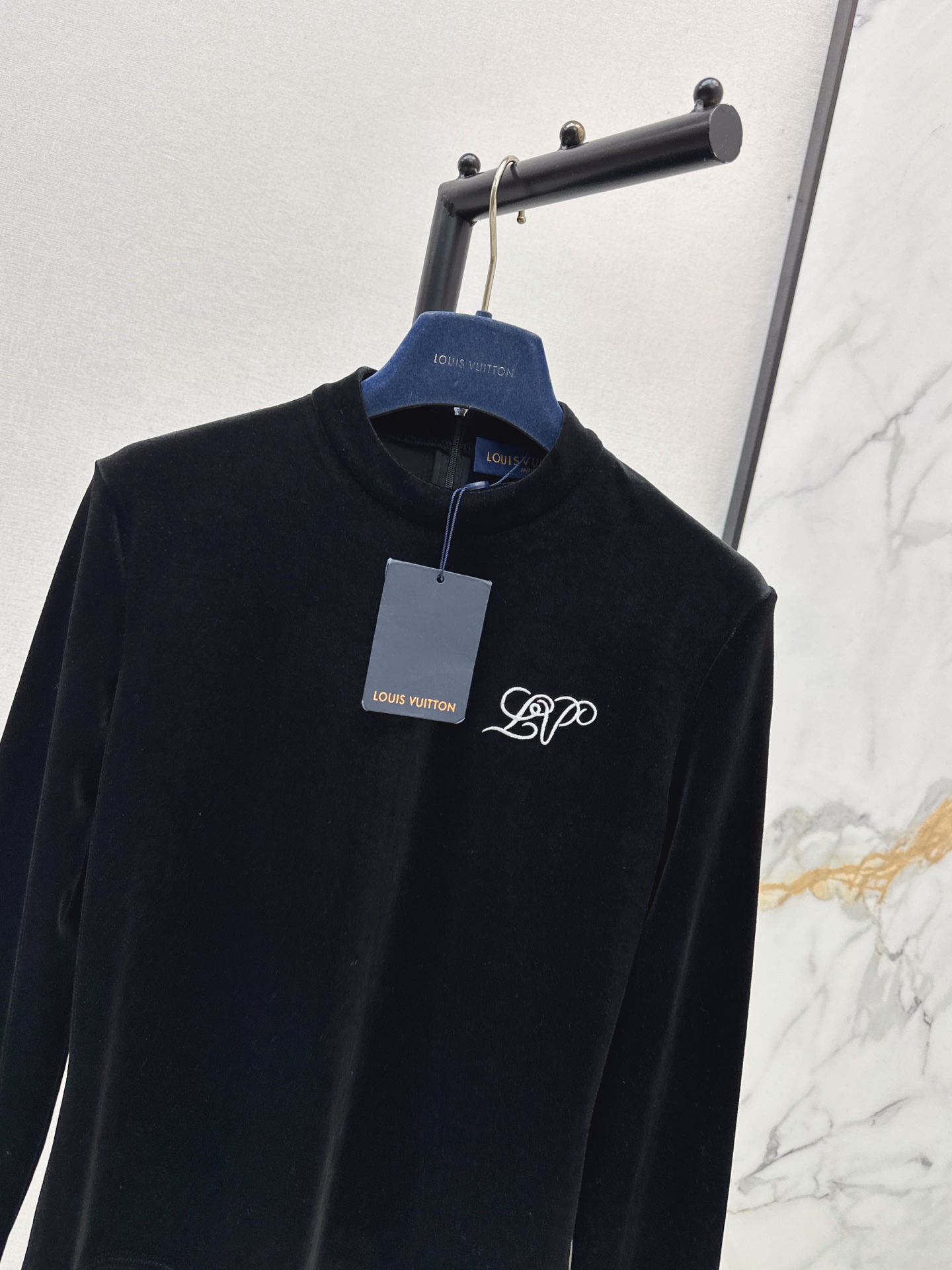 Loui 26fw velvet basic tee