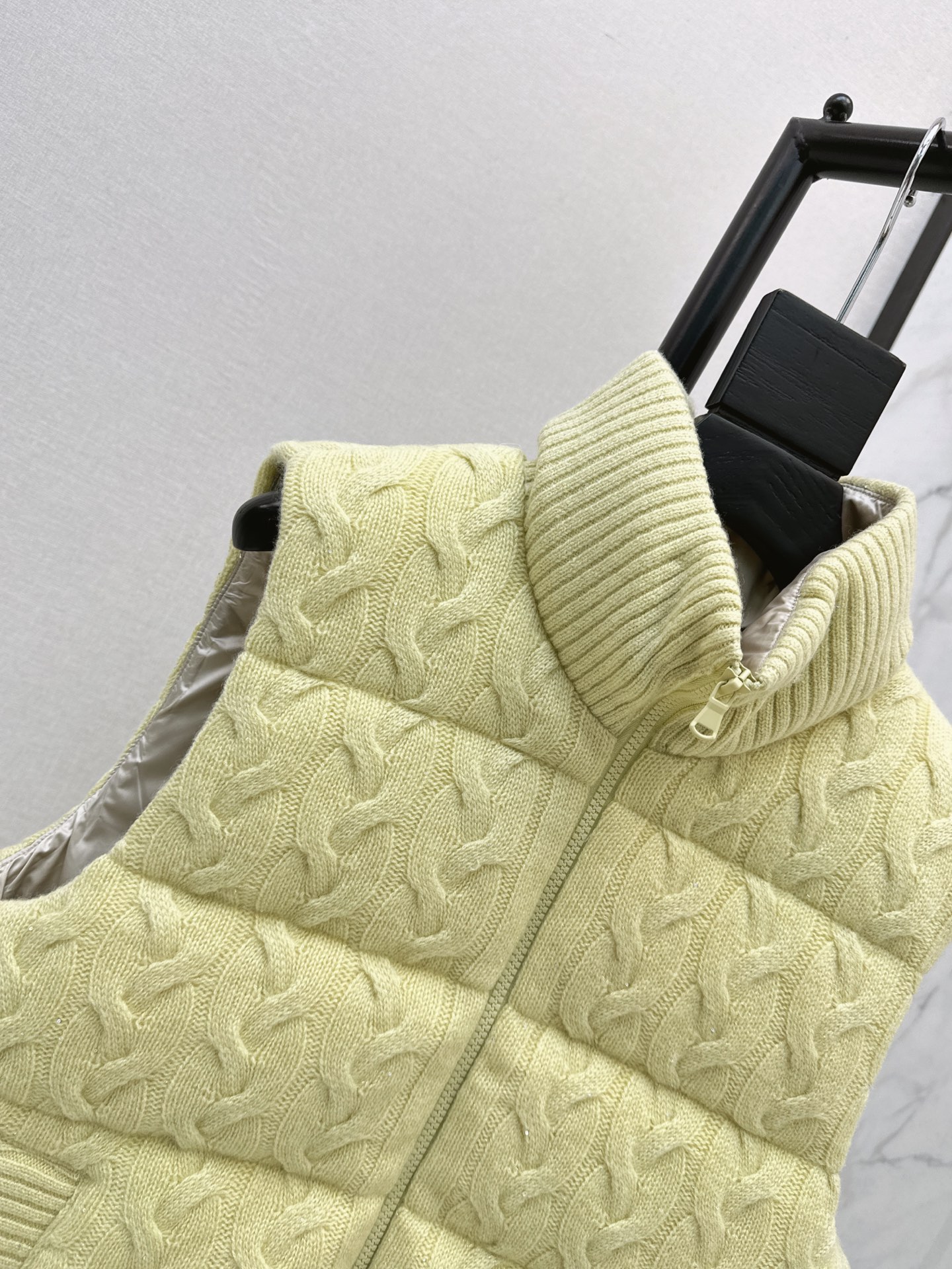 Brun 26fw knit contract down vest