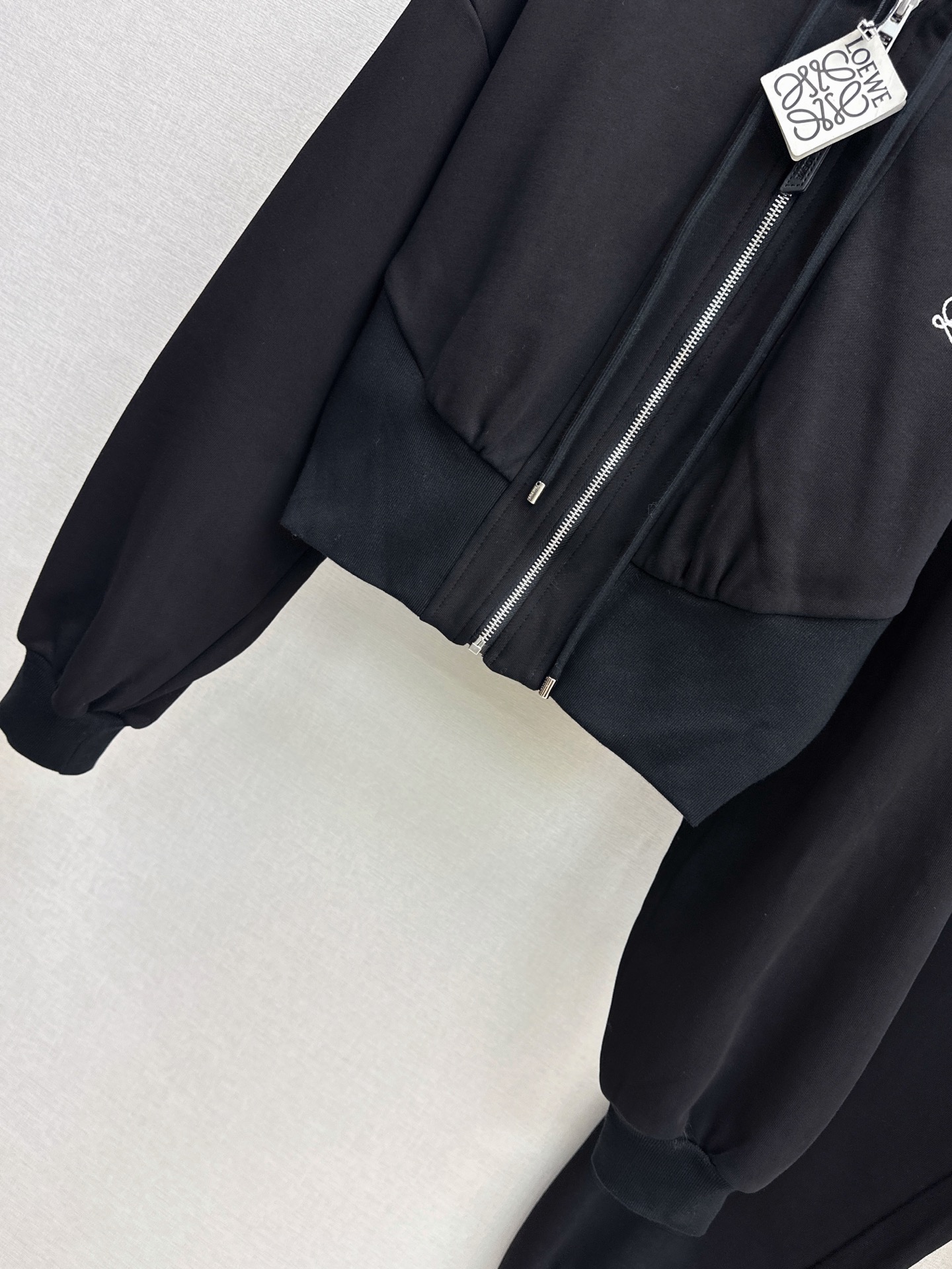 Loe 26fw embroidery hooded jacket pants sets