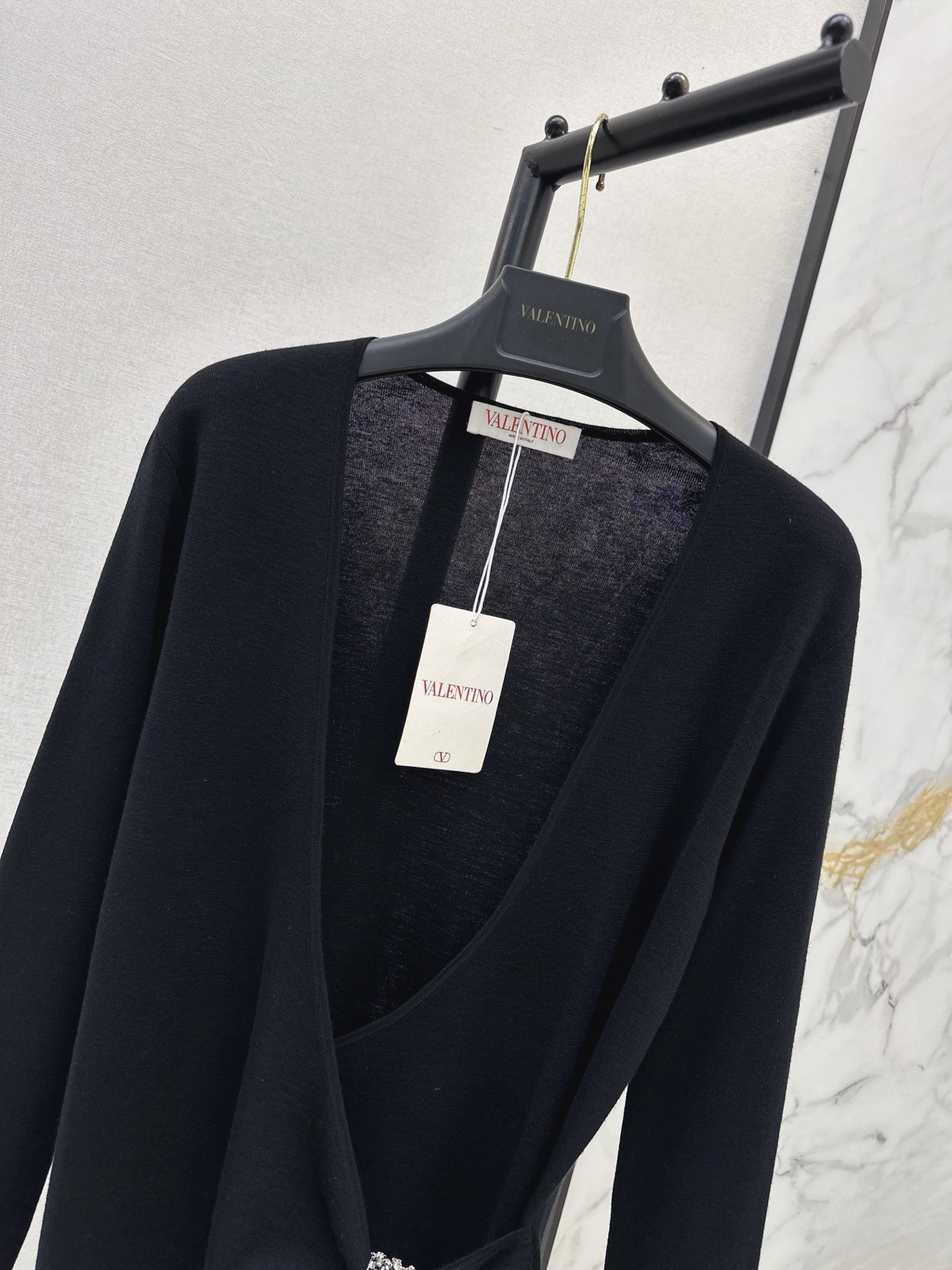 Valen 26fw rhinestone-buckle knit top
