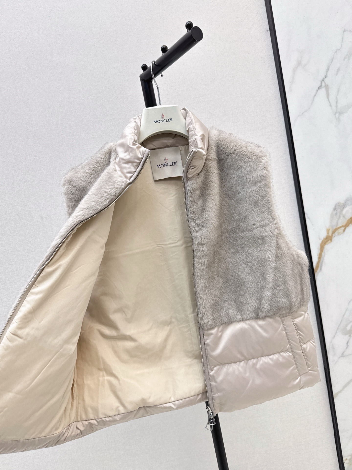 Monc 26fw faux-fur puffer vest