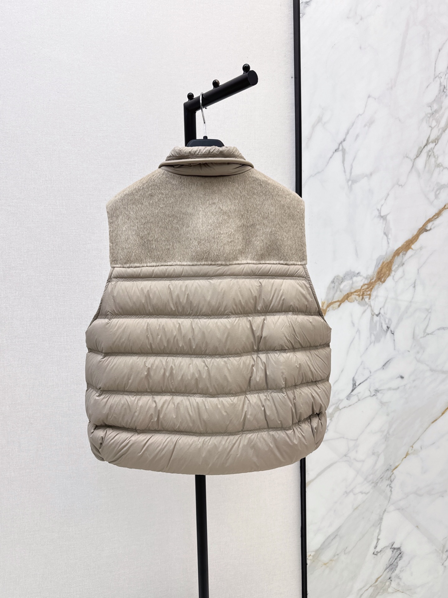 Max 26fw knit contract down vest