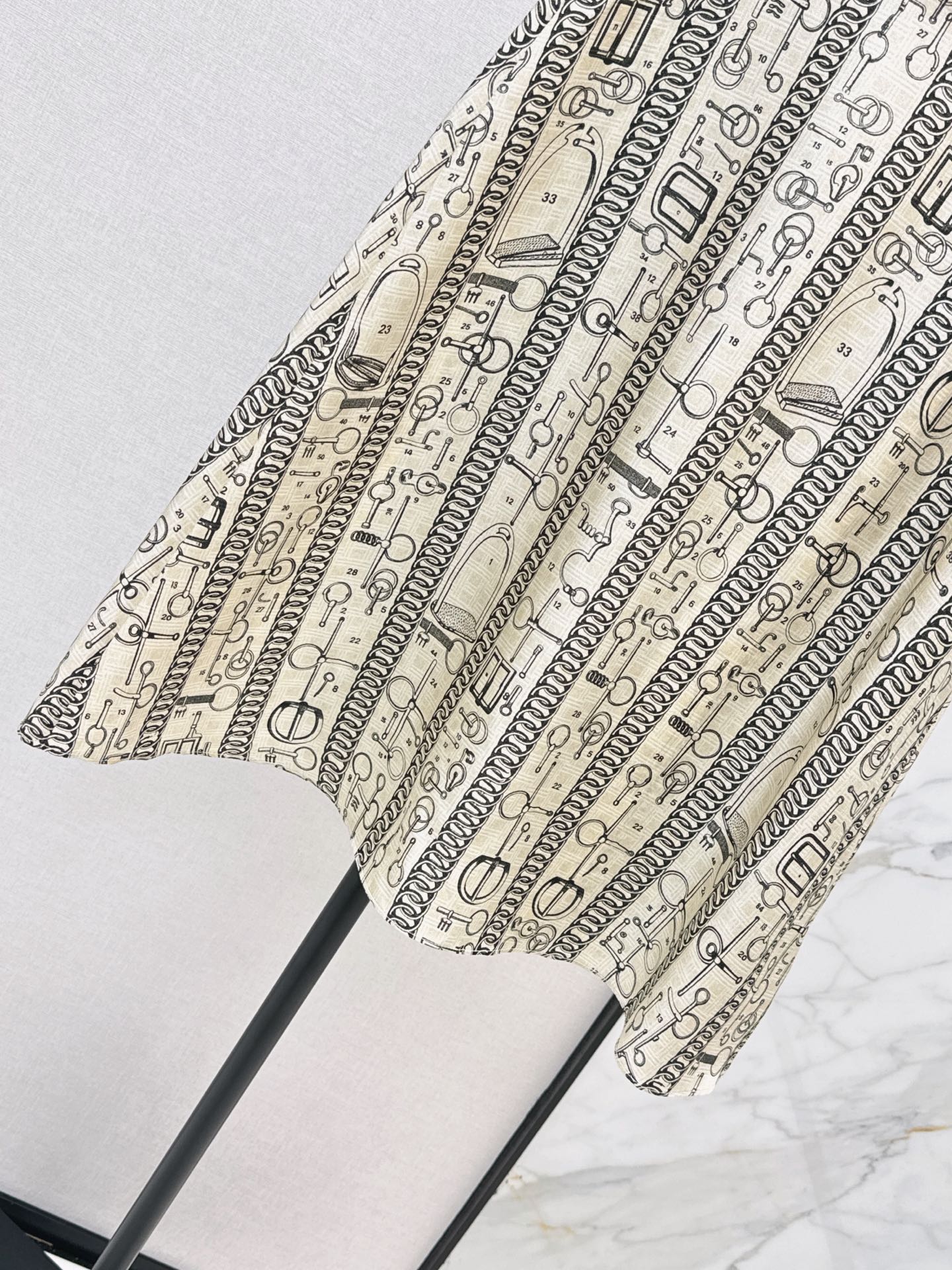 Her 26fw print silk pleated skirt