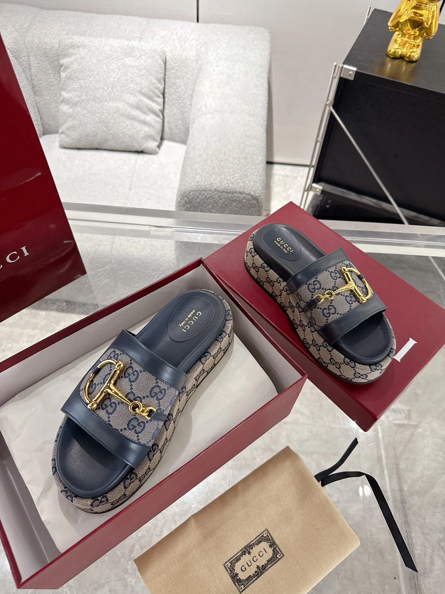 Gucc 25fw thick slippers