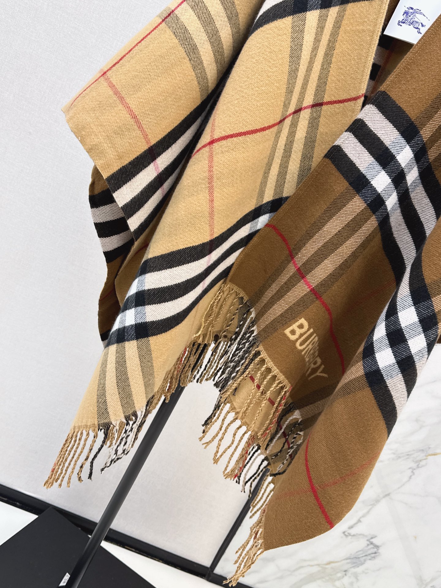 Bur 26fw shawls cape