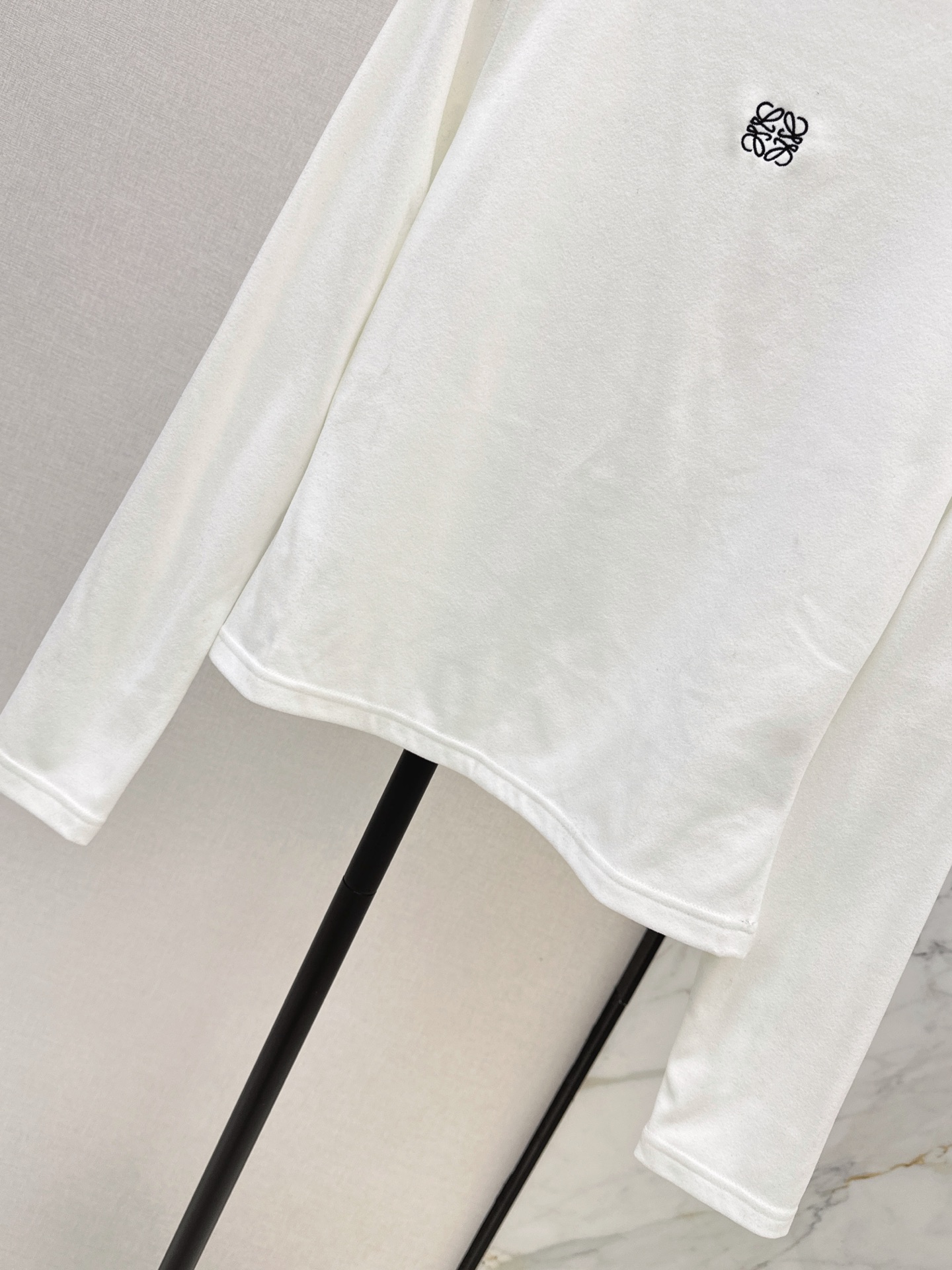 Loe 26fw high neck basic tee