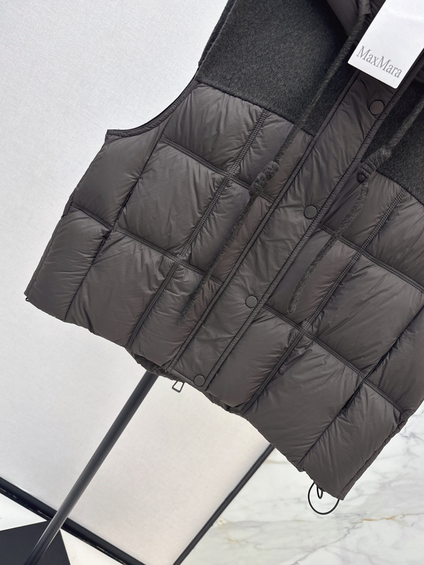 Max 26fw knit contract hooded down vest