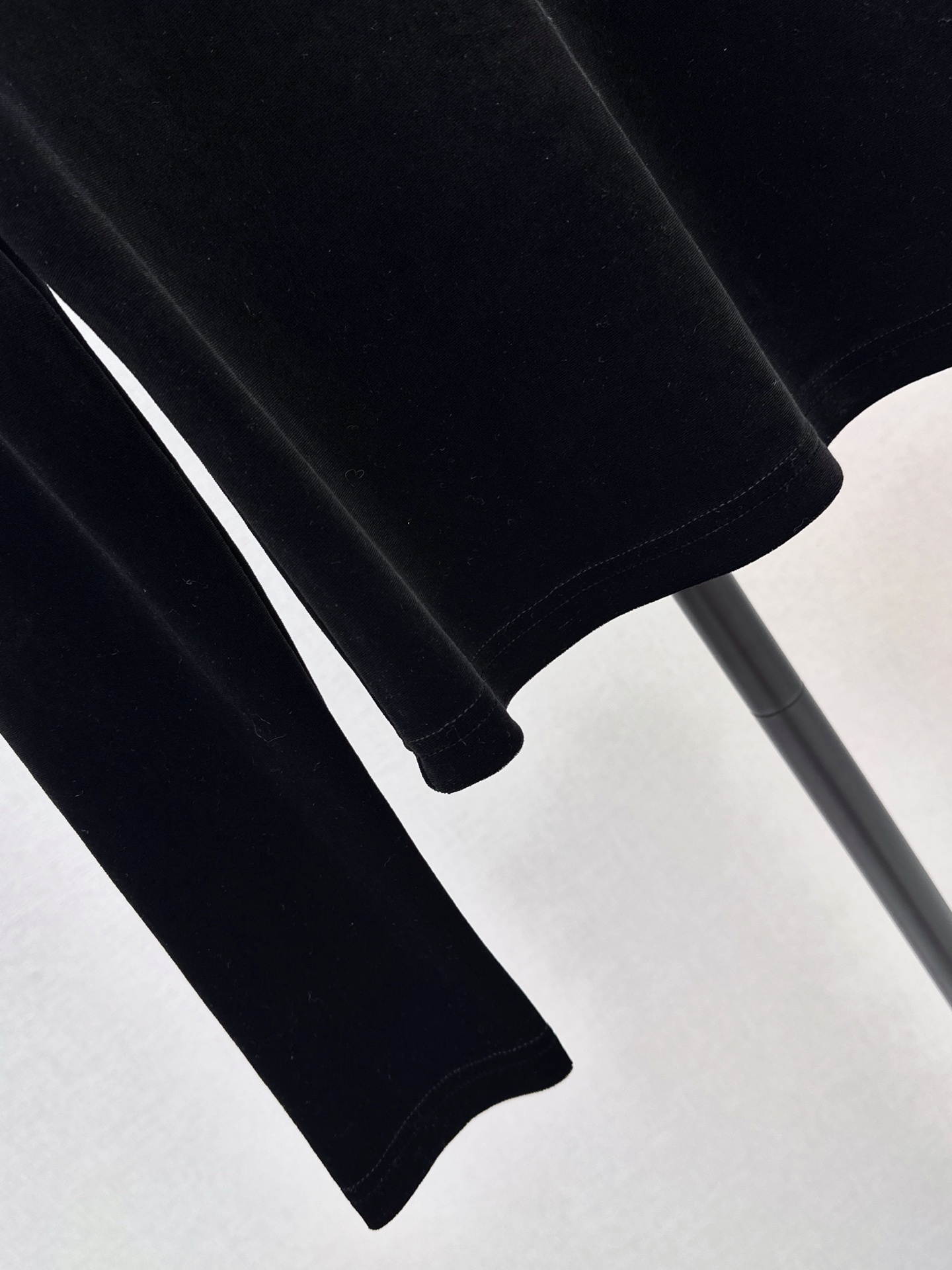 Loui 26fw velvet basic tee