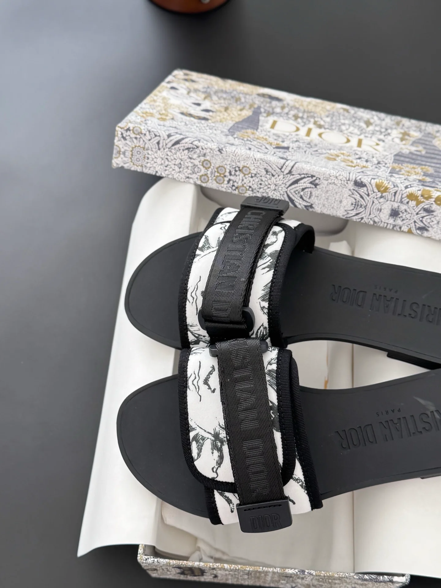 CD 25fw sandals