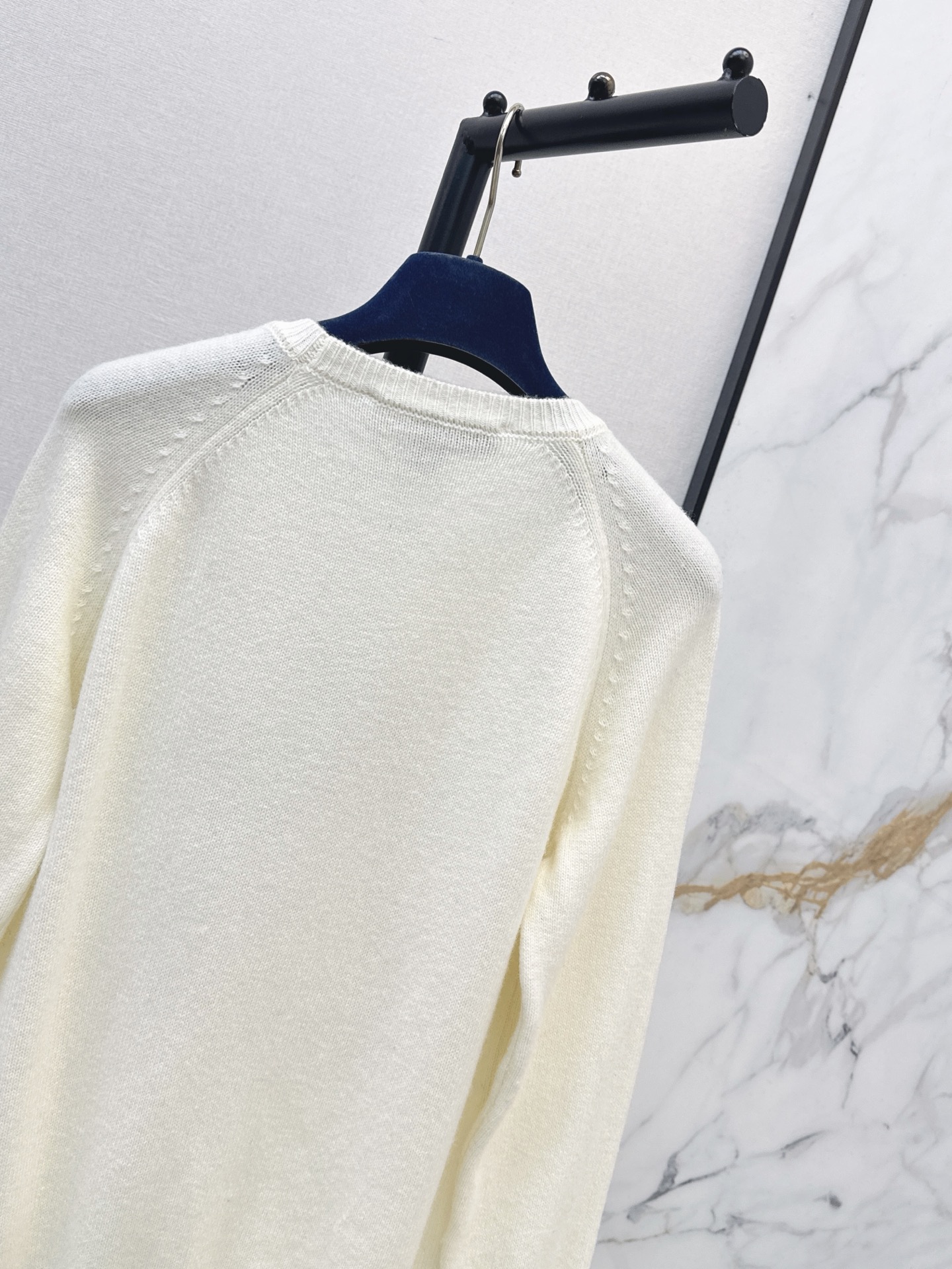 Loui 26fw embroidery knit sweter
