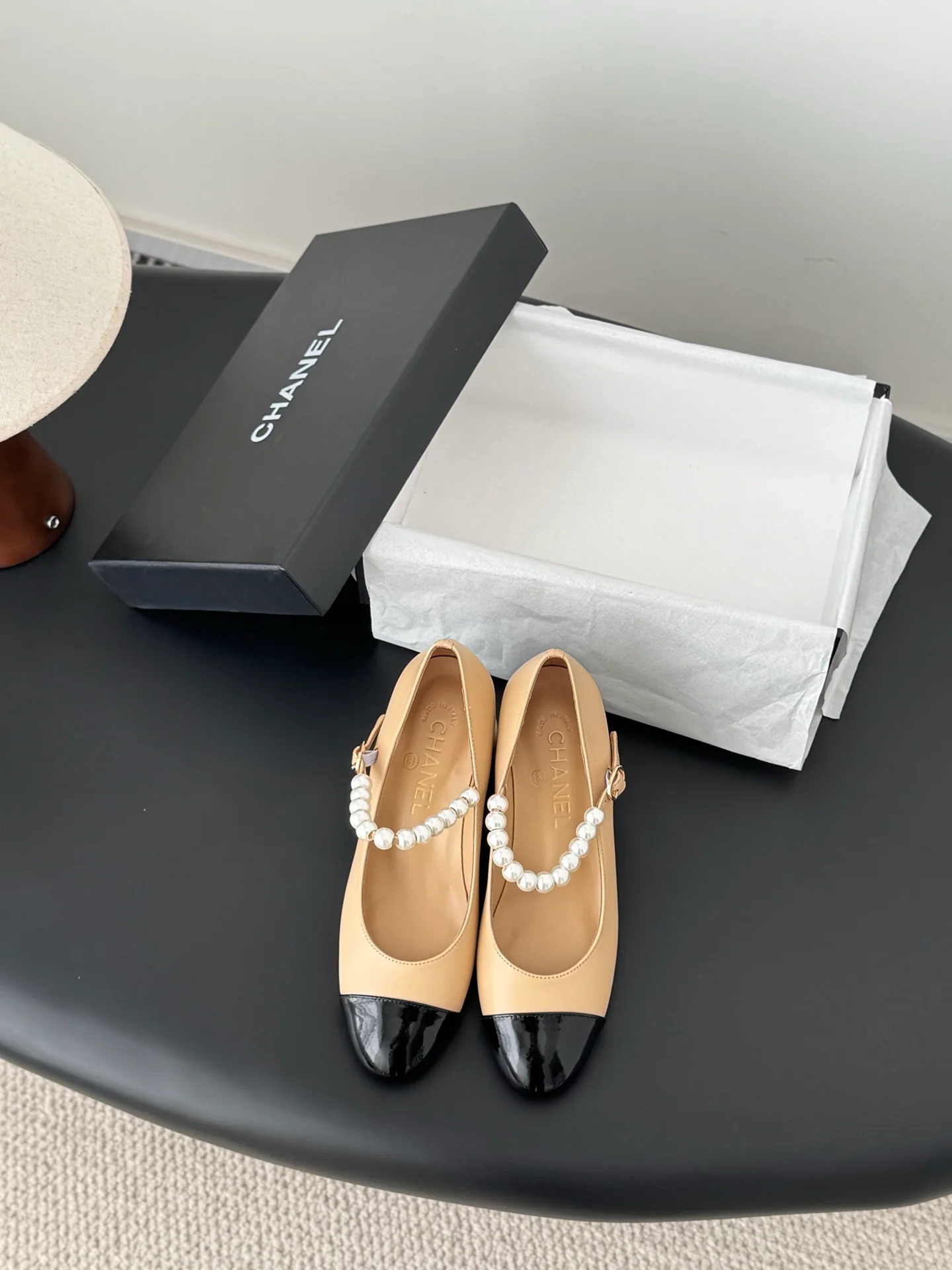 Chan 26ss pearl mary jane flats