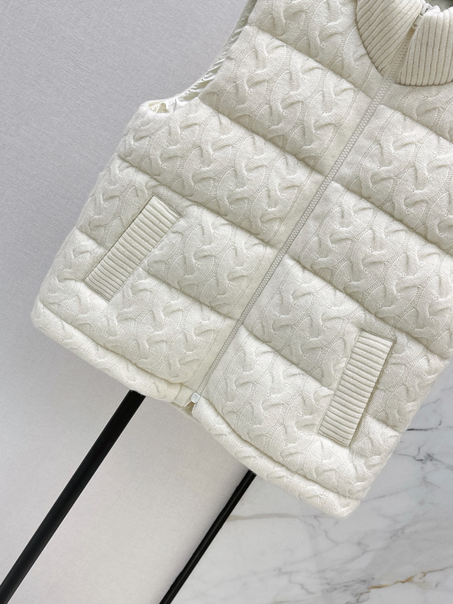 Brun 26fw knit contract down vest