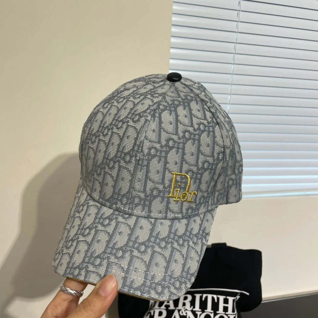 CD New embroidered baseball cap