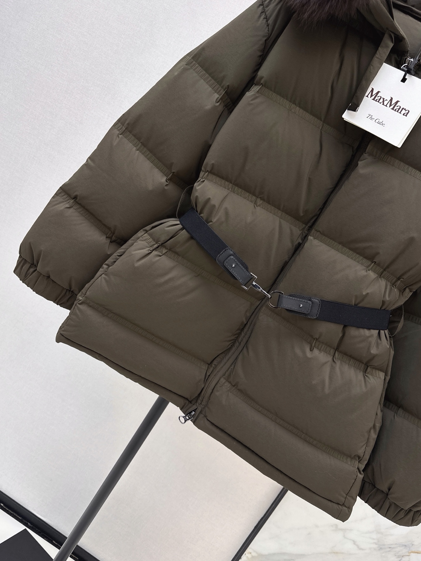 Max 26fw fur-trim hooded belted down jacket
