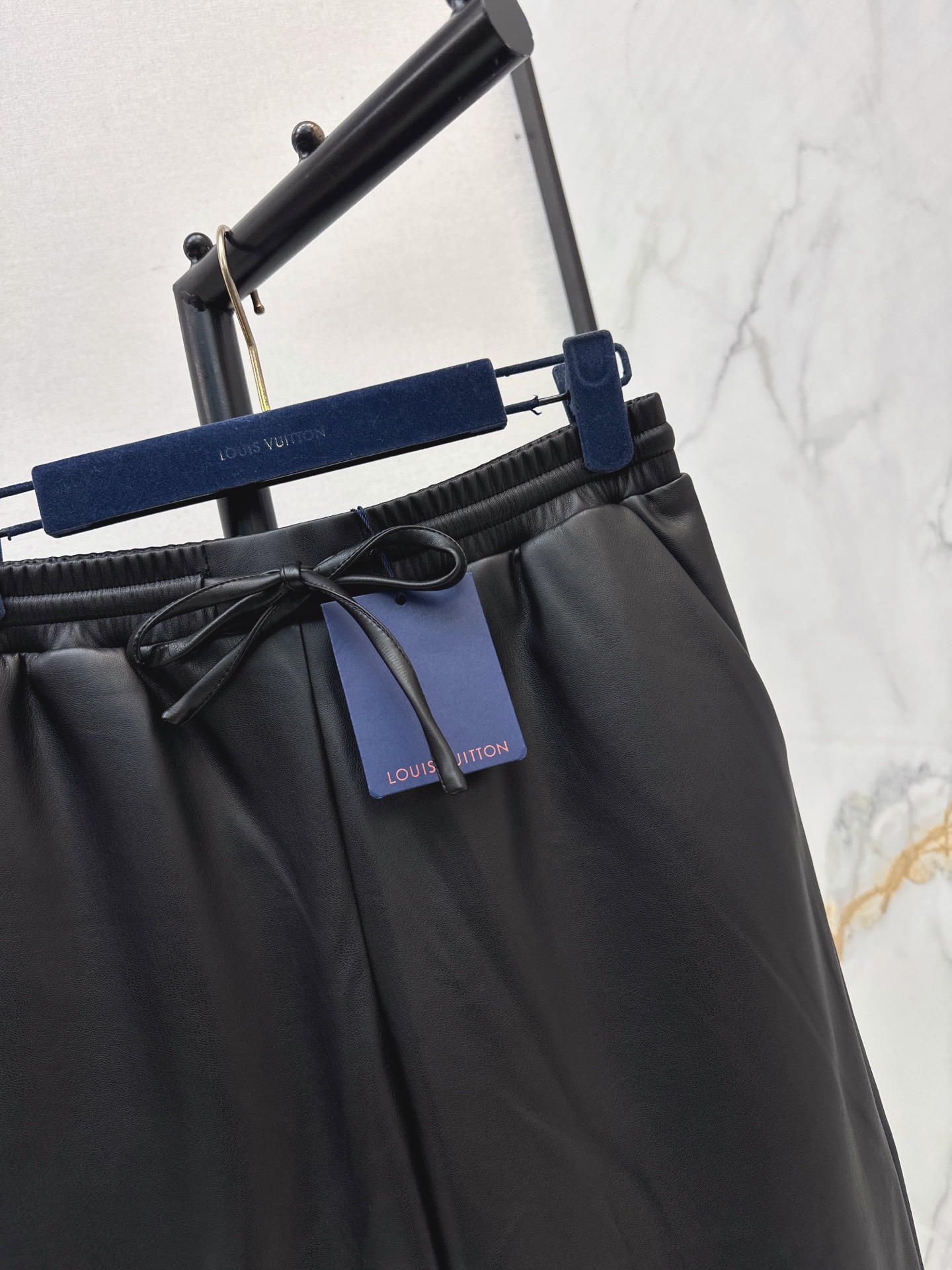 Loui 26fw pu cropped pants