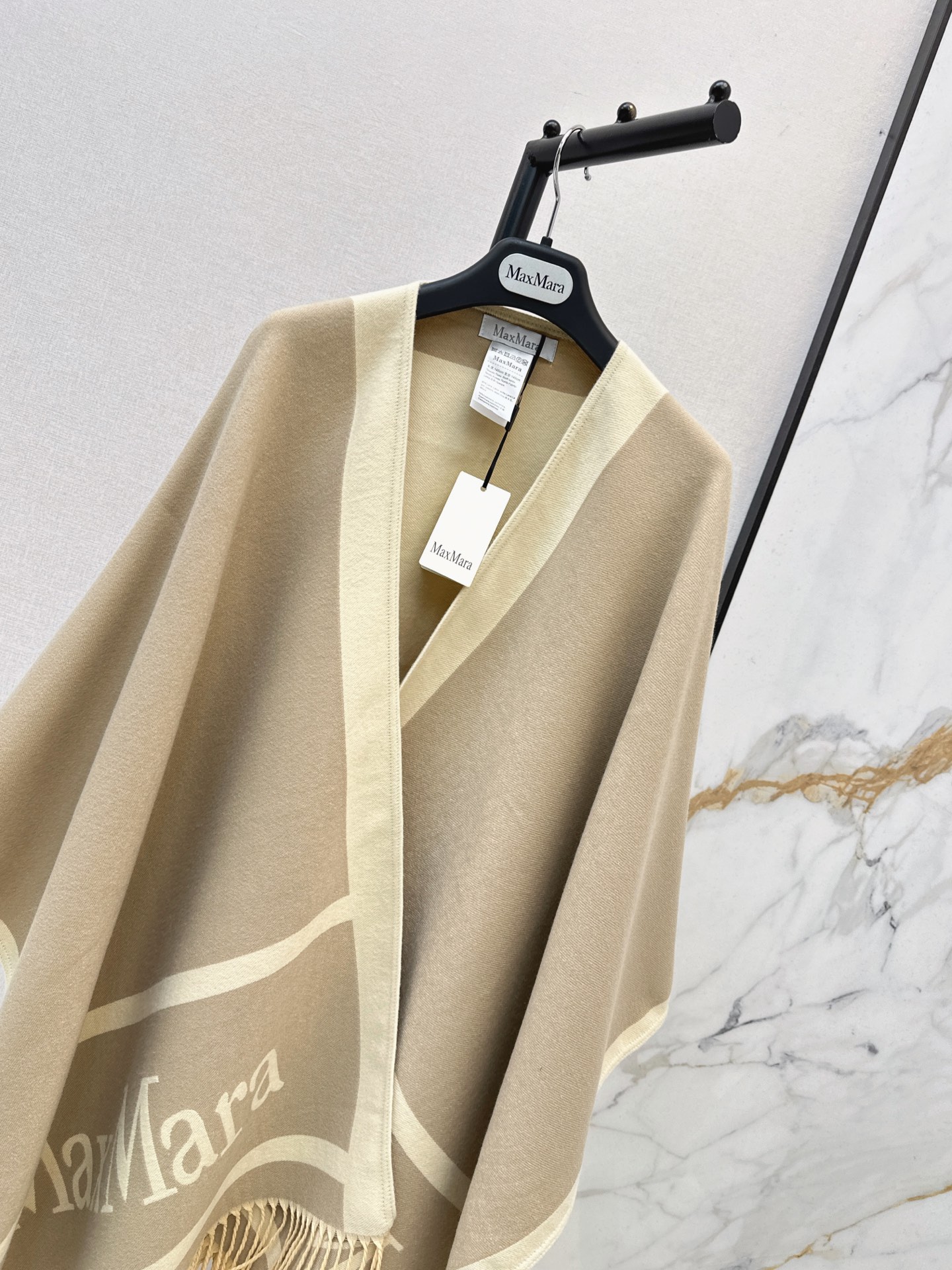 Max 26fw jacquard shawls