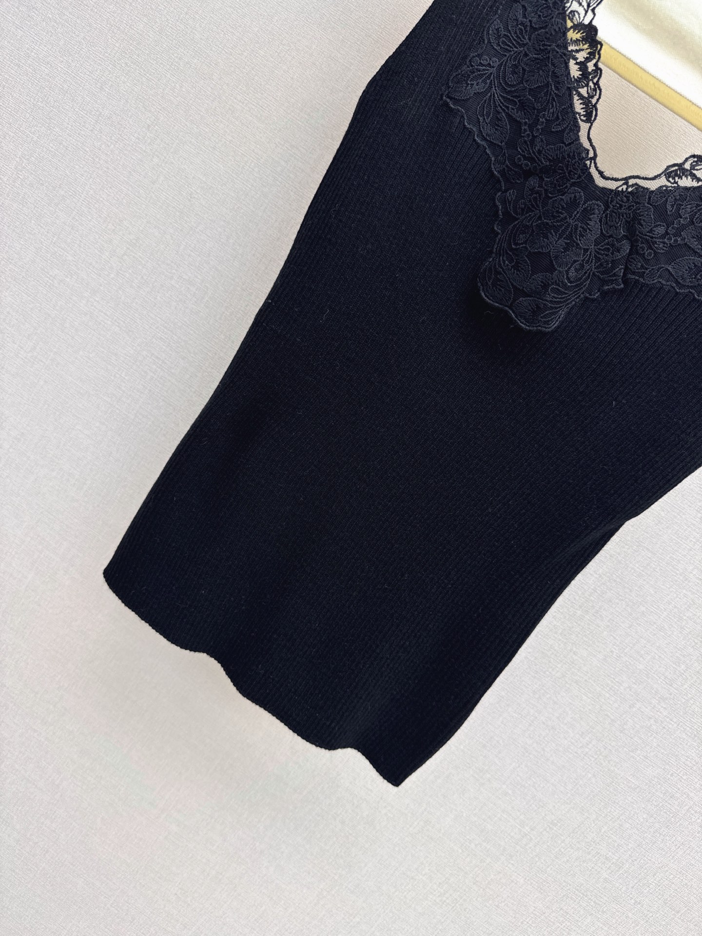 Sain 26fw lace camisole