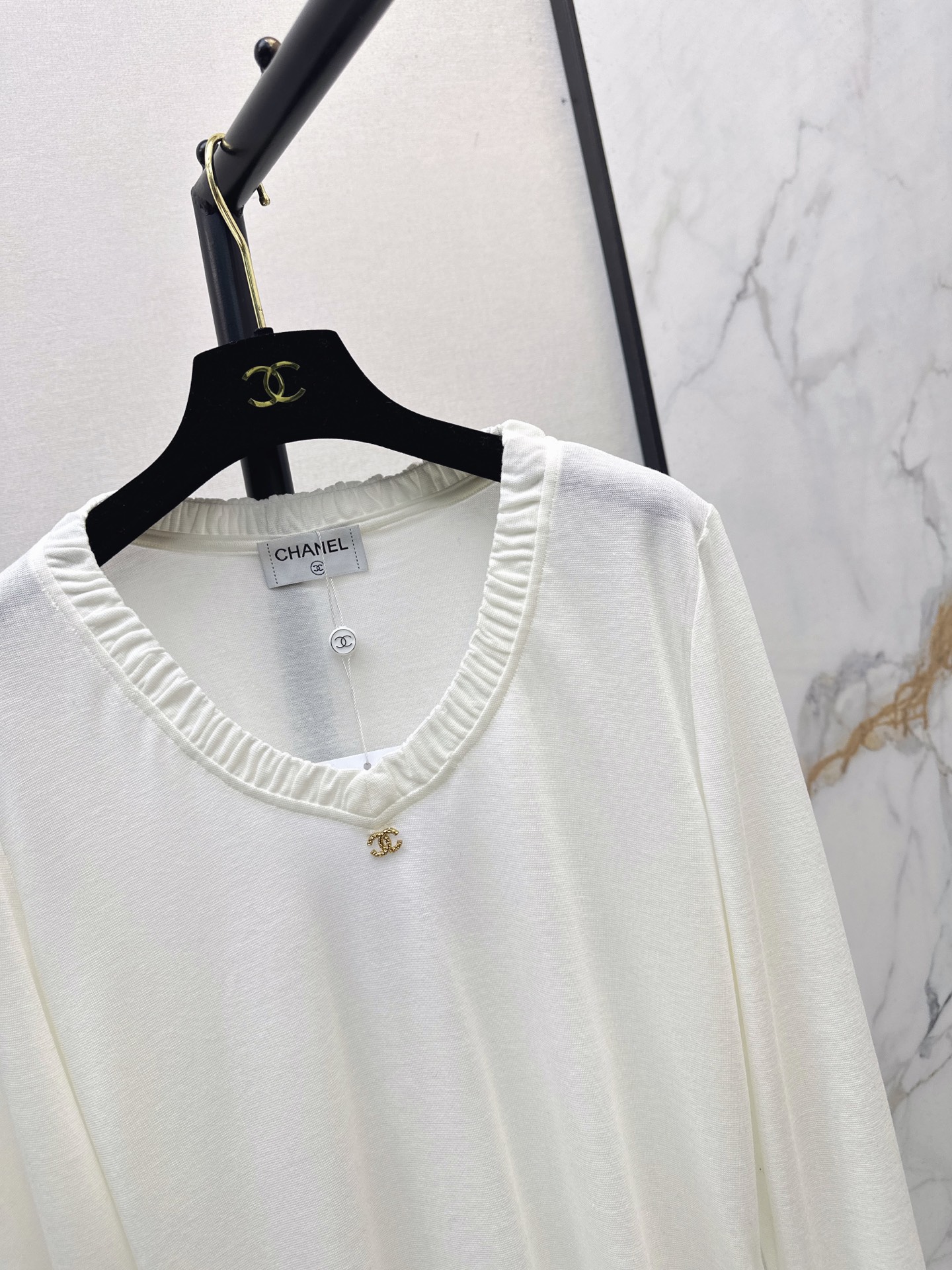 Chan 26fw ruffle basic tee