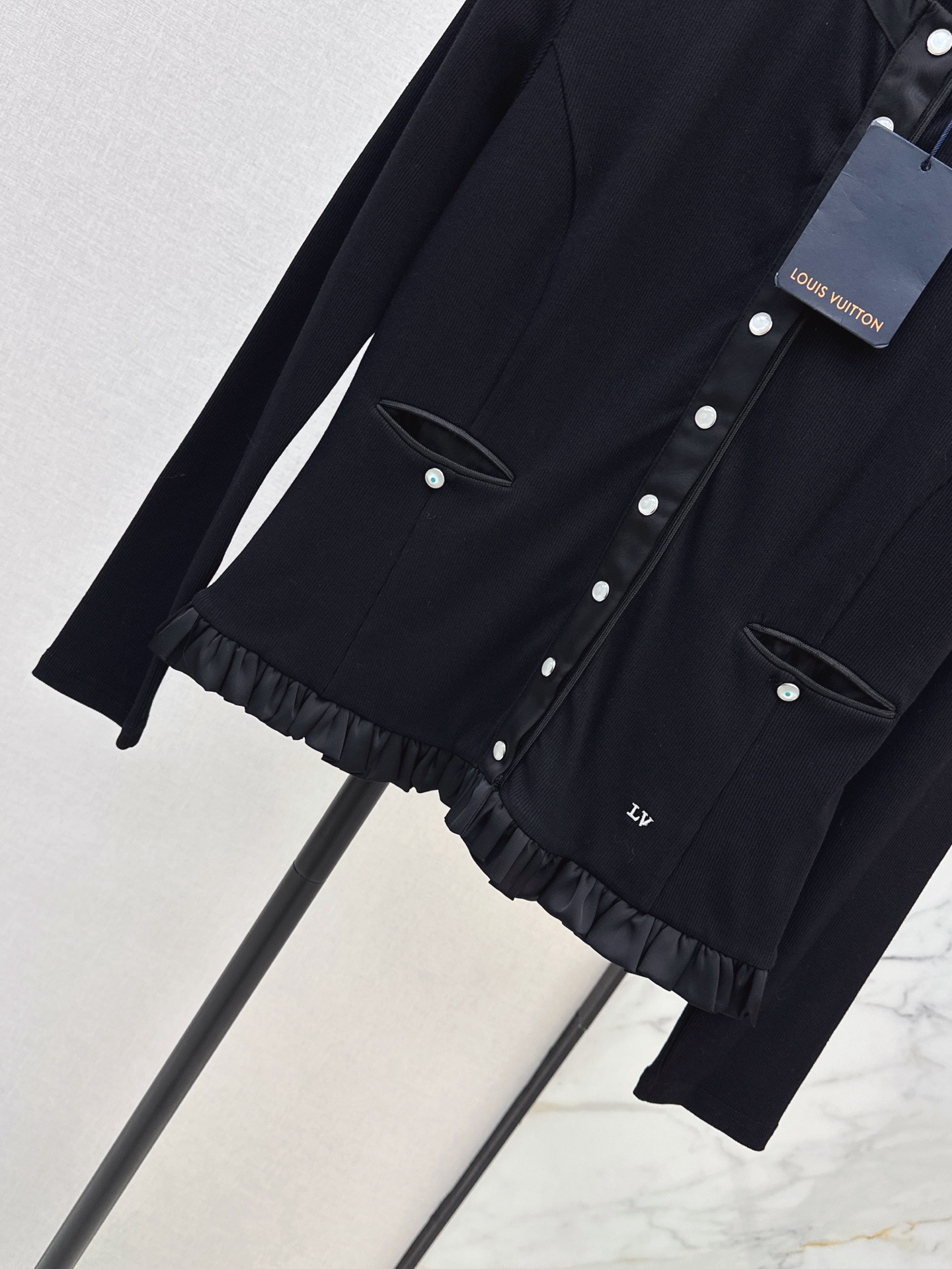 Loui 26fw ruffle cropped cardigan