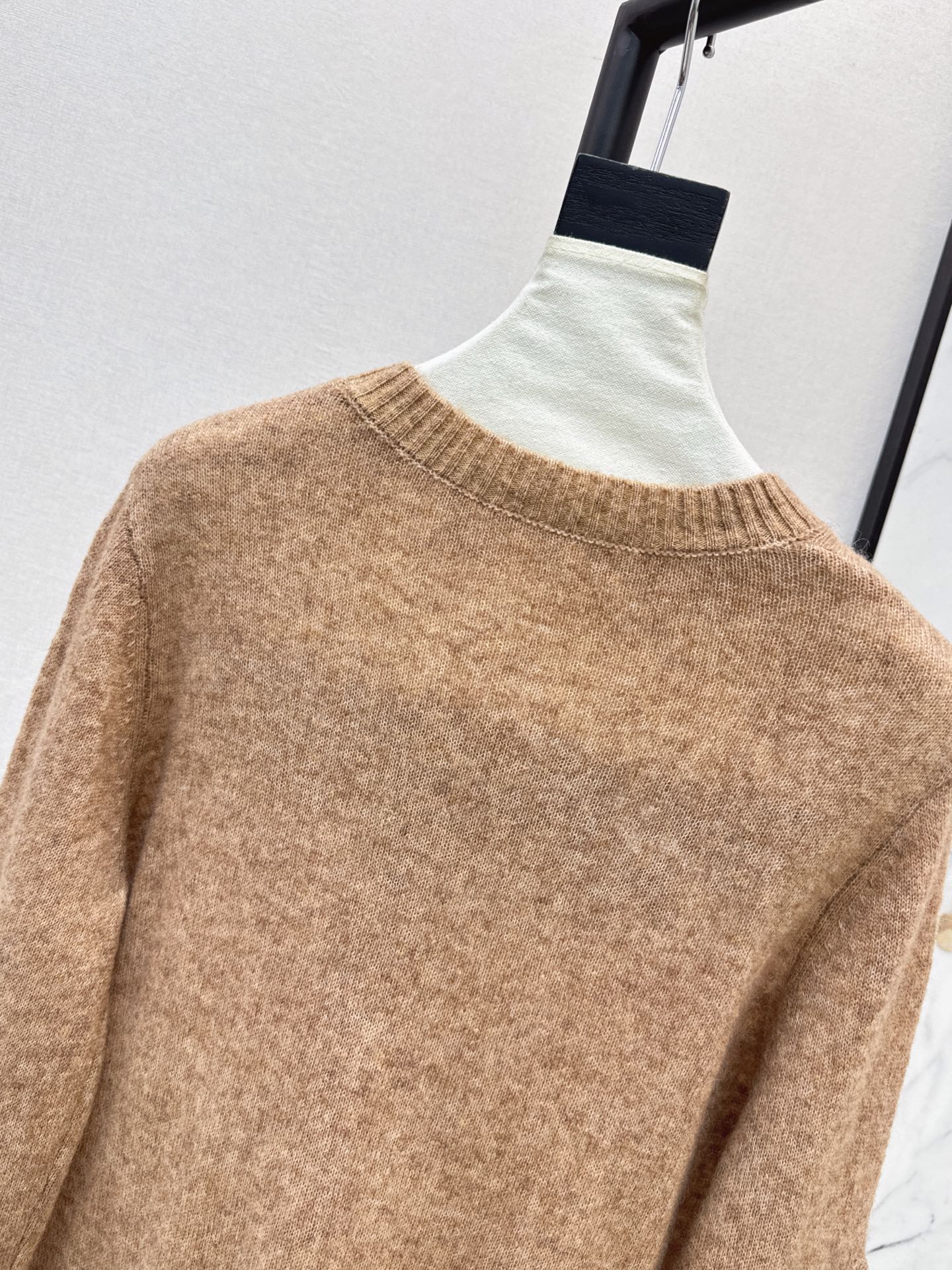 Brun 26fw hollow contract knit sweater