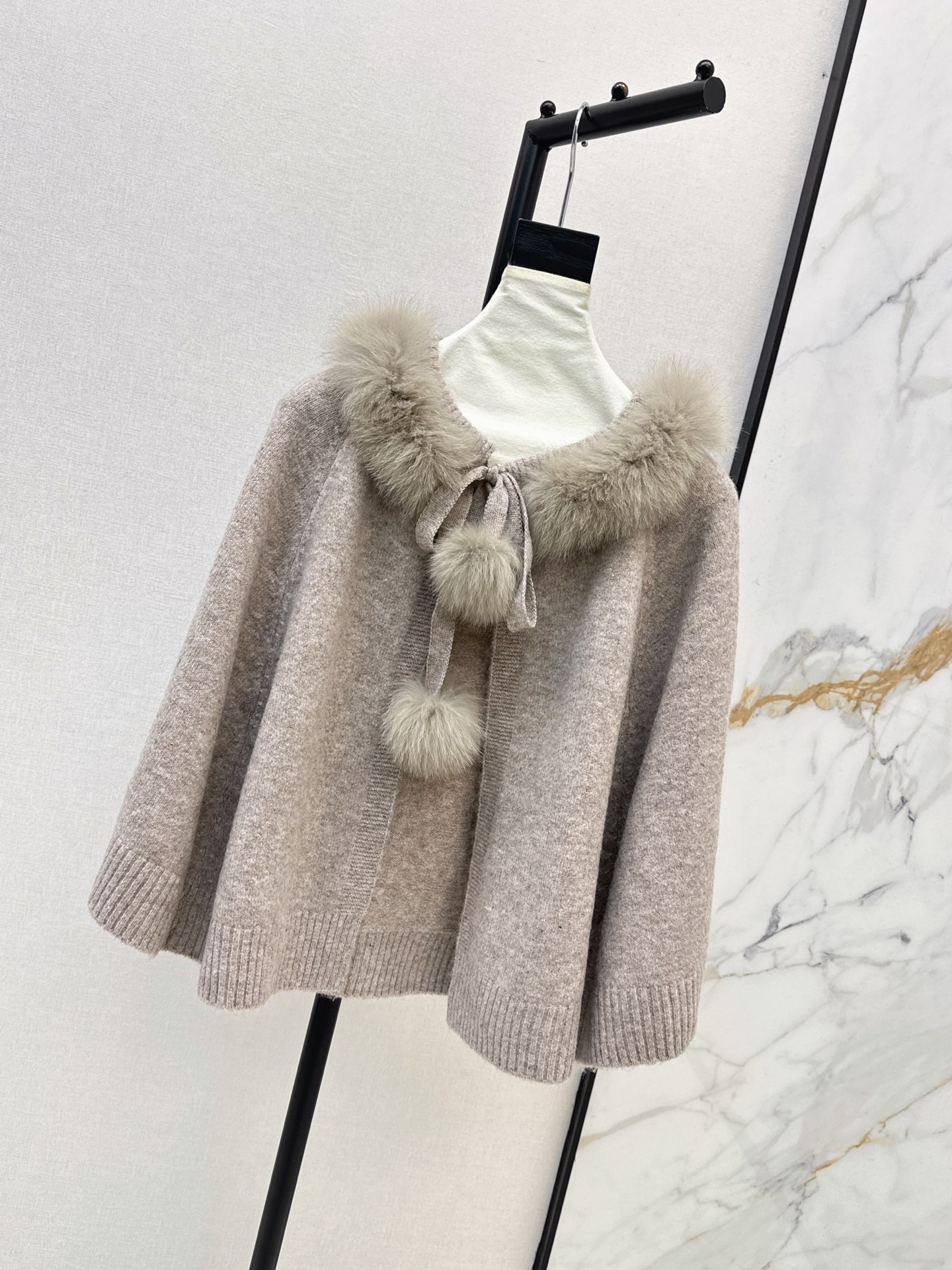 Fen 26fw fur-trim knit cape jacket