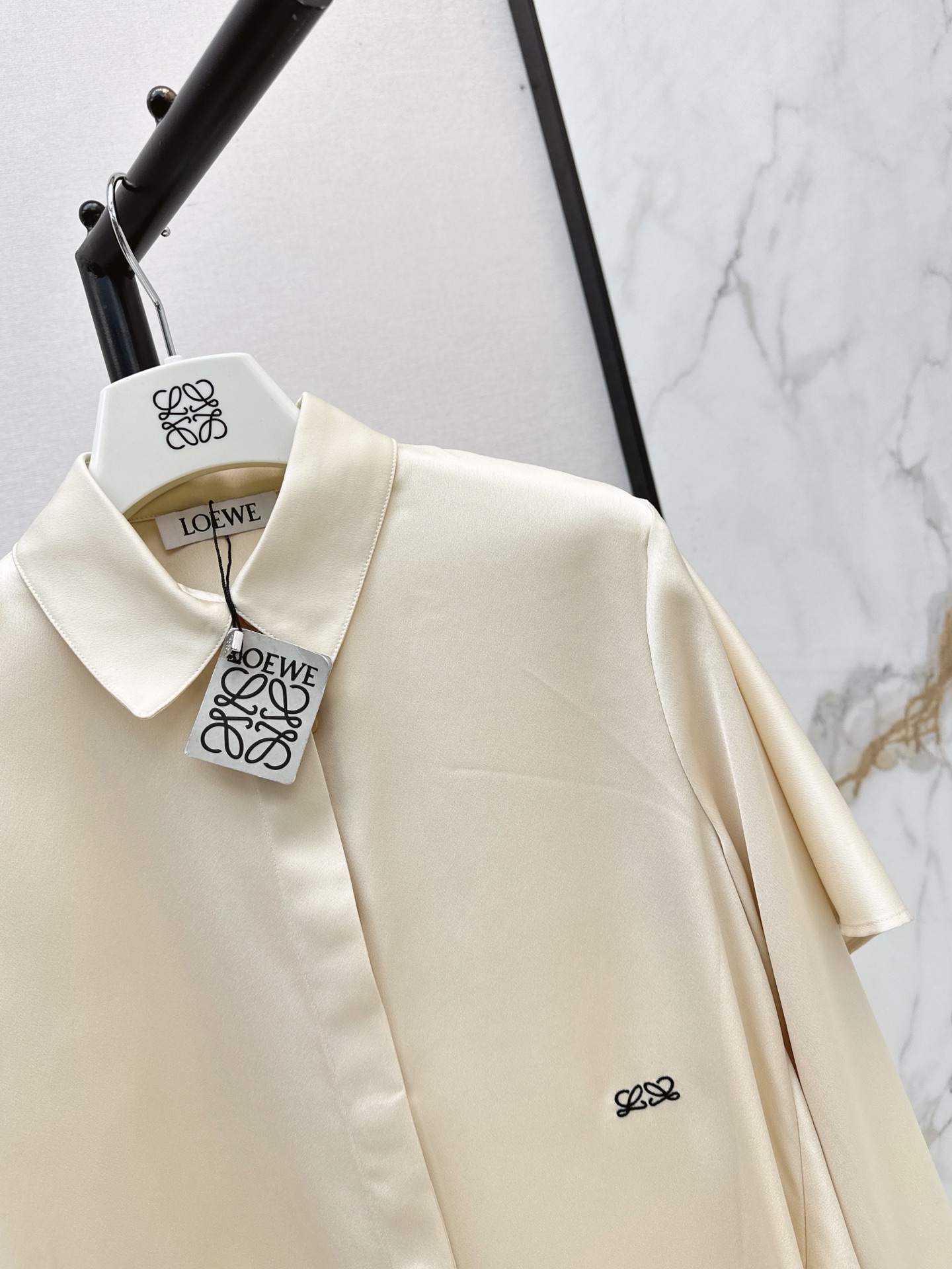 Loe 26fw asymmertic shirt
