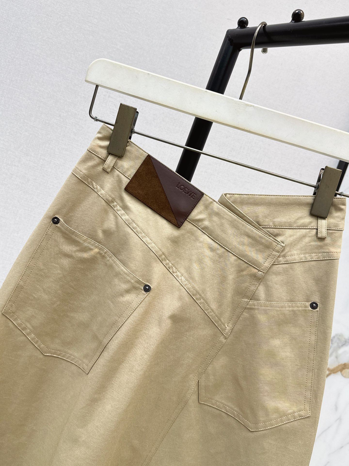 Loe 26fw asymmetric layered skirt