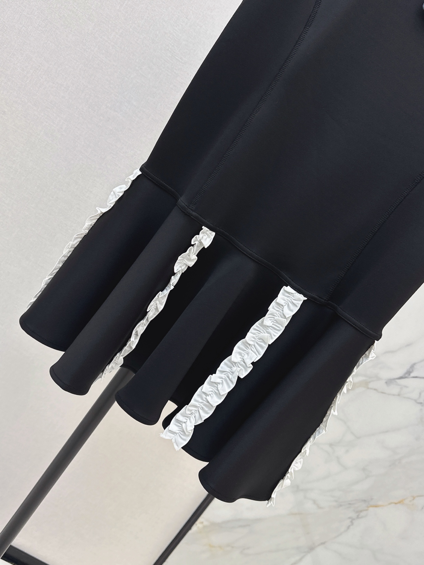 Loui 26ss ruffle trim dress