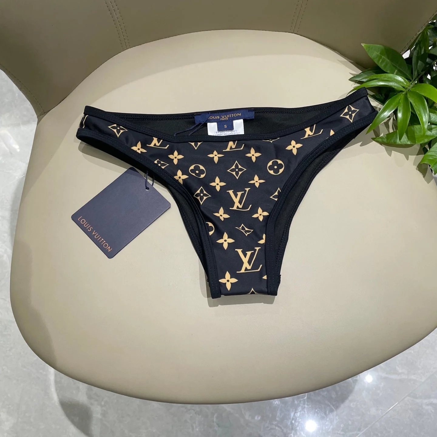 L swimsuit