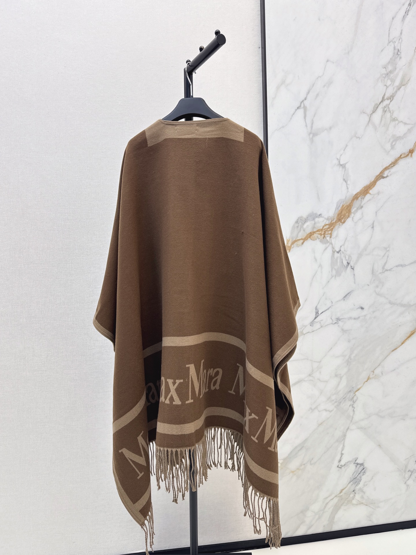Max 26fw jacquard shawls