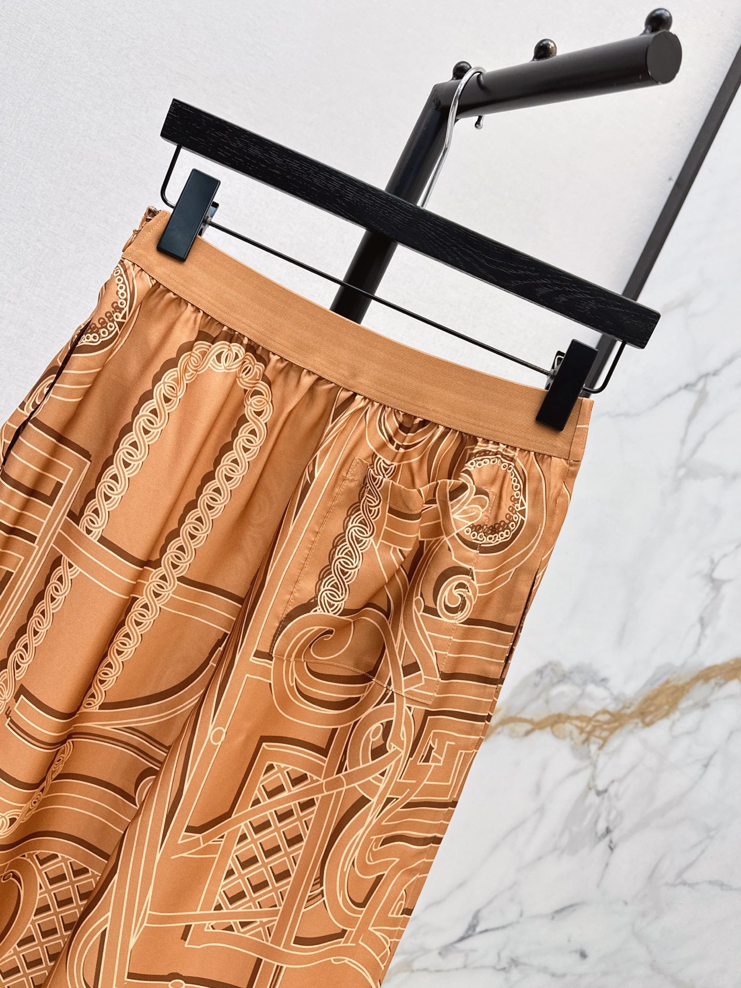 Her 26fw print silk pants