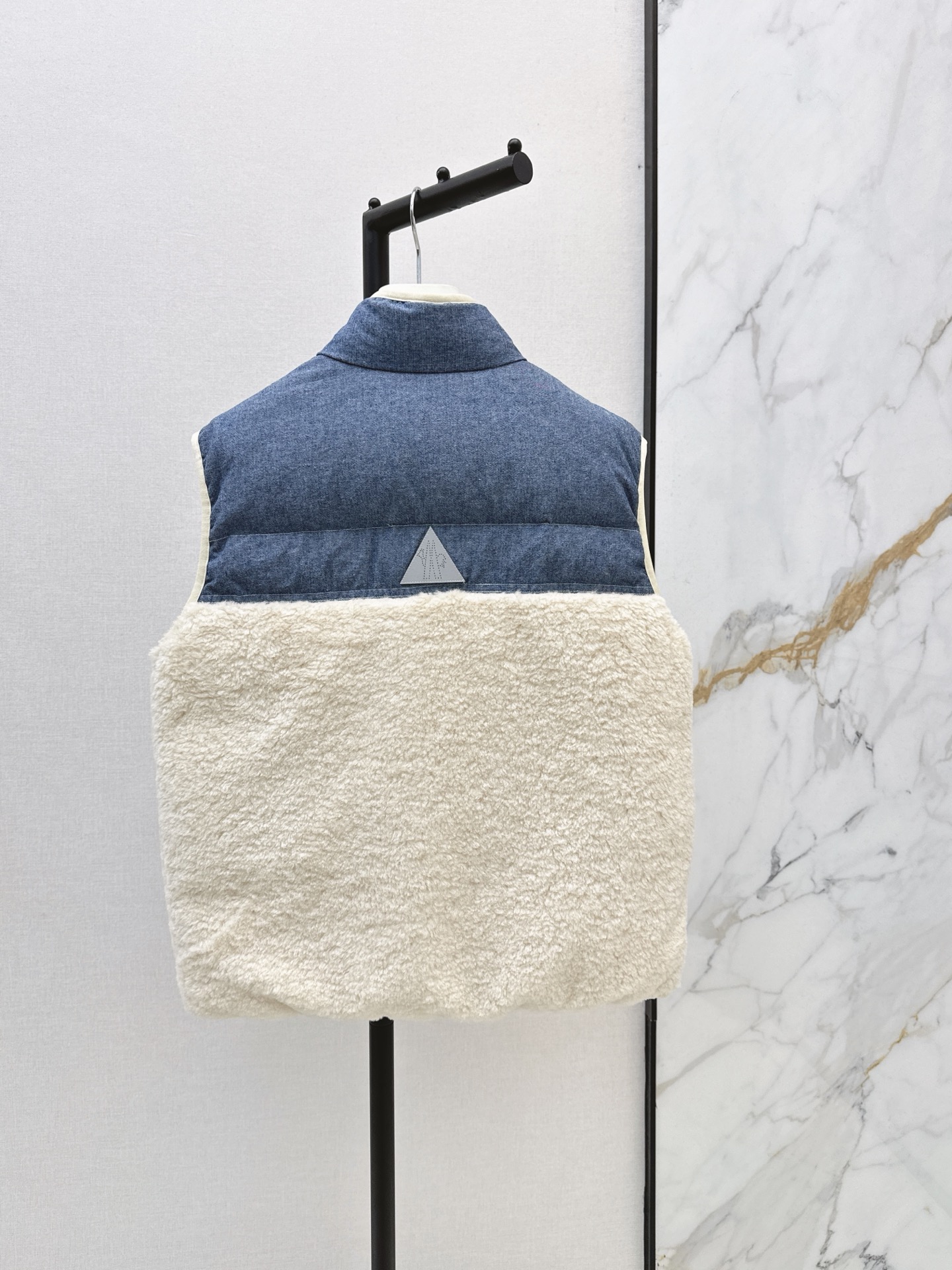 Monc 26fw sherpa fleece down vest
