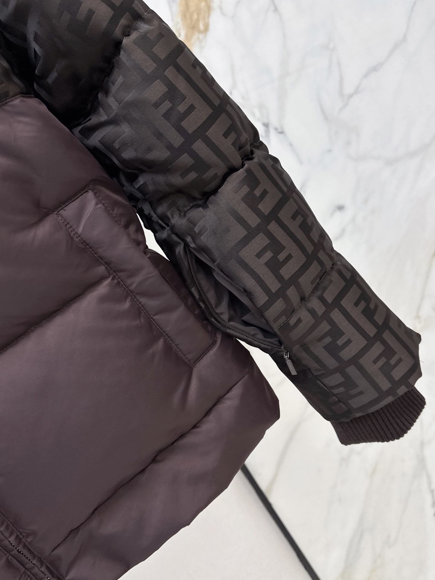 Fen 26fw jacquard hooded down jacket