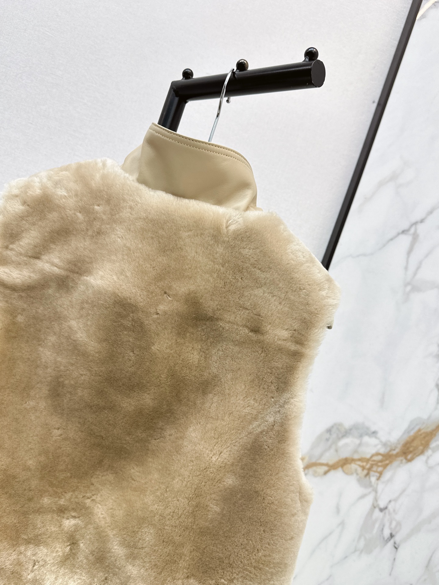 Her 26fw fur lether vest jacket