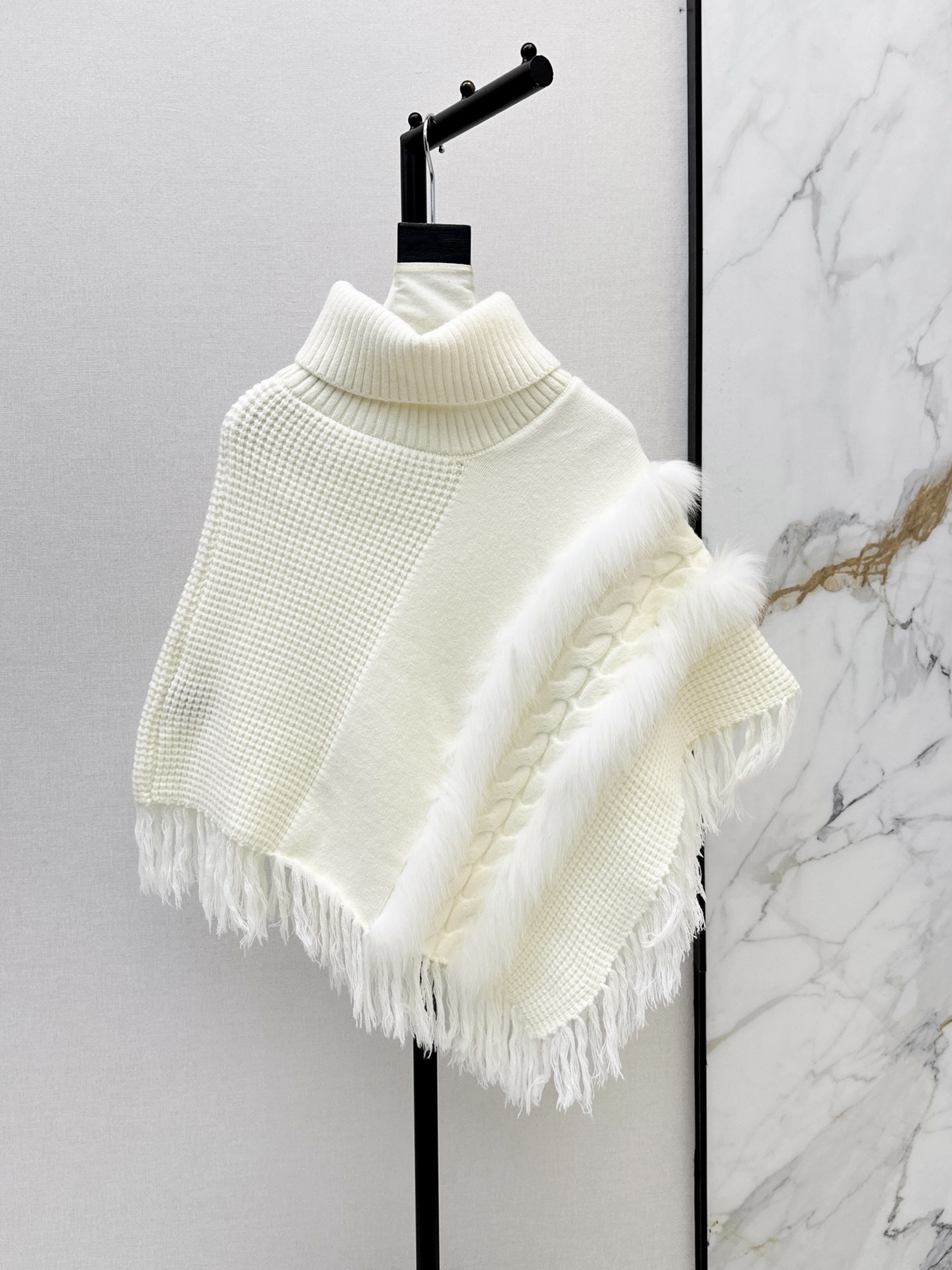 Fen 26fw fur-trim cape jacket