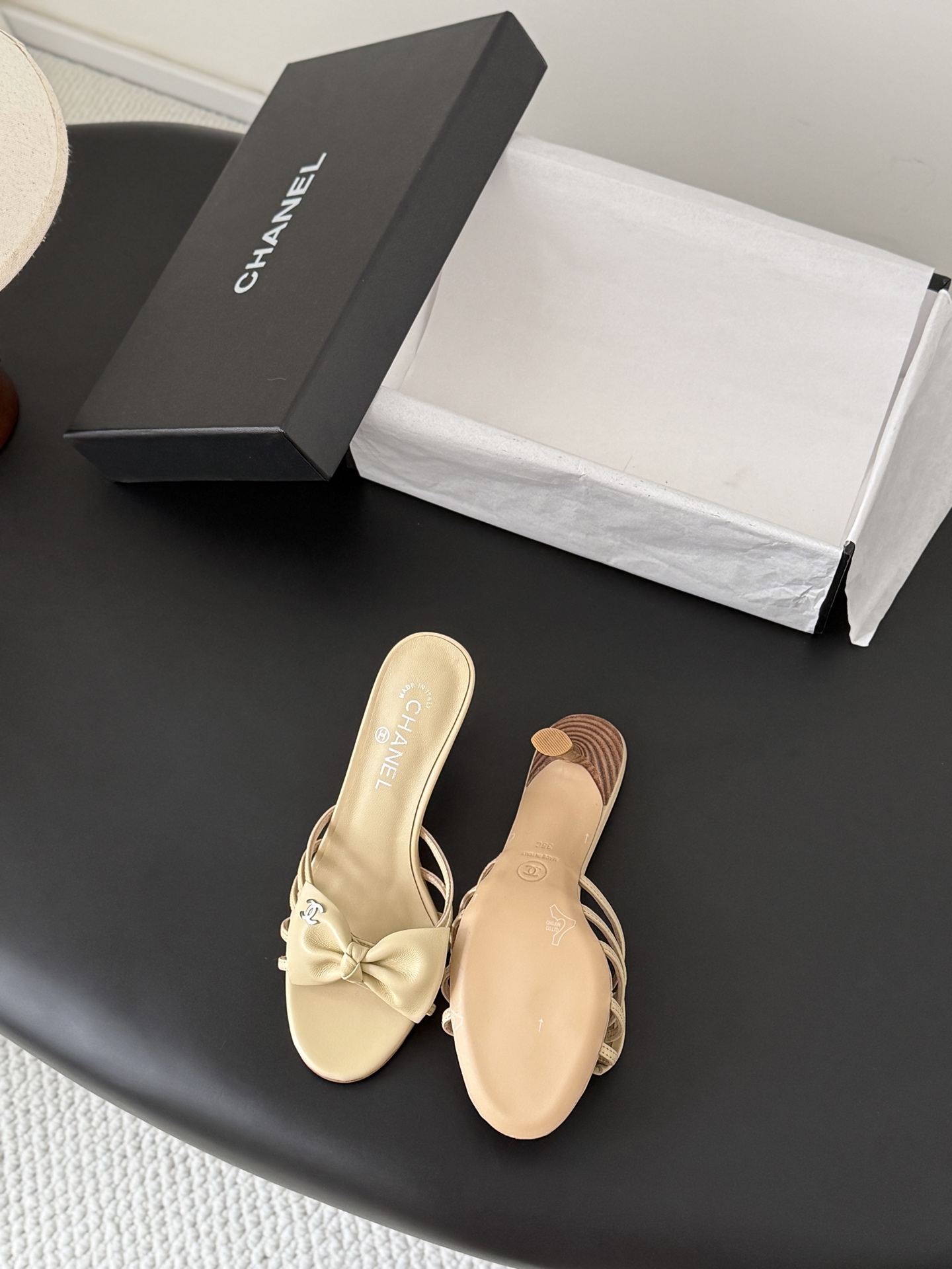 Chan 26K bow kitten slides